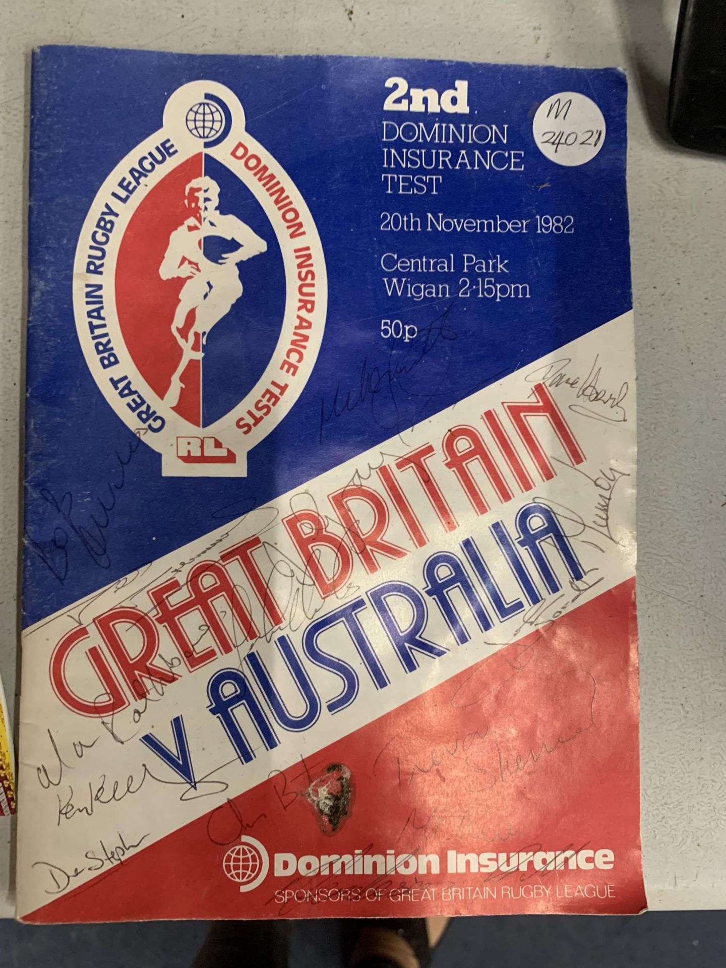 A 1982 GREAT BRITAIN V AUSTRALIA RUGBY LEAGUE PROGRAMME - WITH SIGNATURES TO THE FRONT COVER