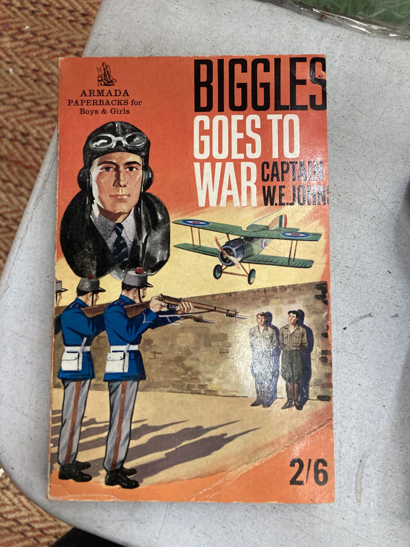 TWENTY ONE VINTAGE BIGGLES BOOKS AND FOUR ENID BLYTON BOOKS - Image 6 of 7