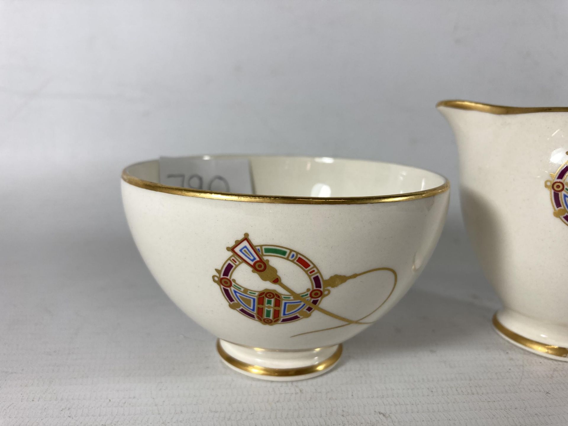 TWO PIECES OF IRISH ARKLOW POTTERY 'TARA BROOCH' TO INCLUDE A CREAM JUG AND SUGAR BOWL - Image 3 of 4