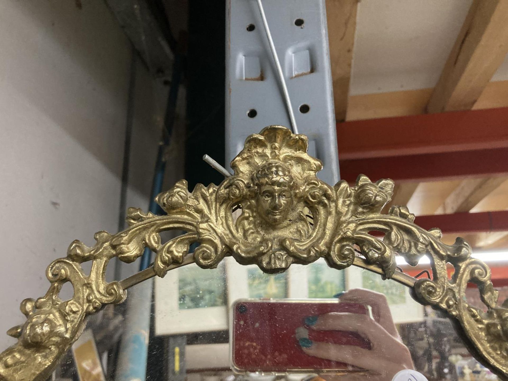 TWO MIRRORS COMPRISING CARVED WOODEN AND GILT EXAMPLES - Bild 5 aus 5