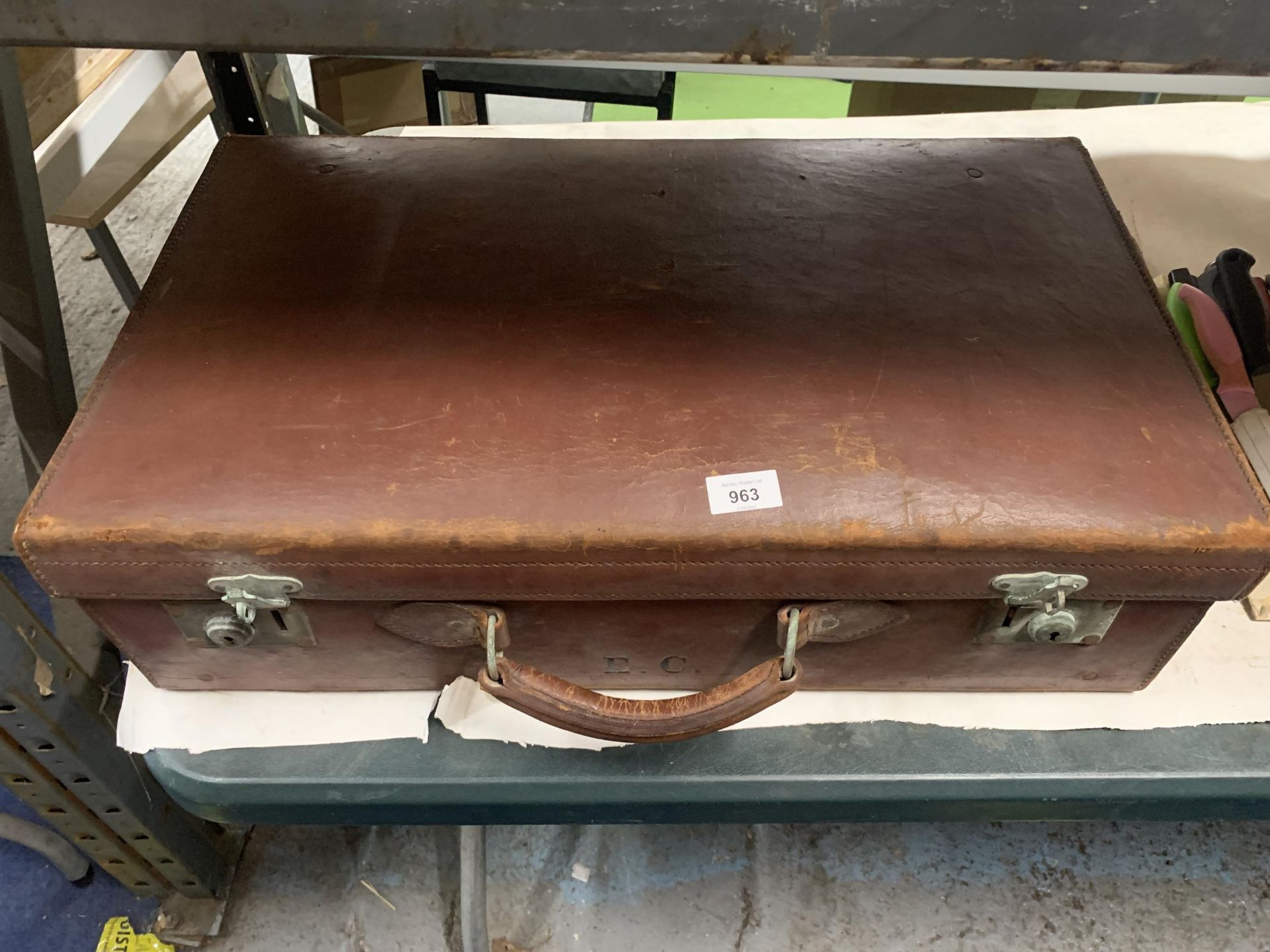 A VINTAGE LEATHER LARGE SUITCASE WITH INITIALS E.C. - Image 2 of 3