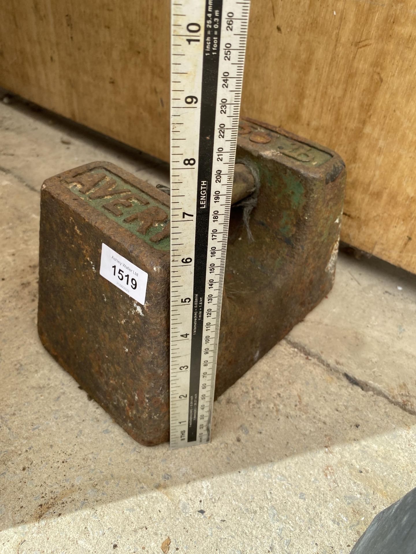 A VINTAGE AVERY 56LB WEIGHT - Bild 3 aus 3