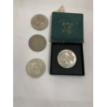 FOUR VINTAGE CROWN COINS TO INCLUDE A BOXED FESTIVAL OF BRITAIN 1951