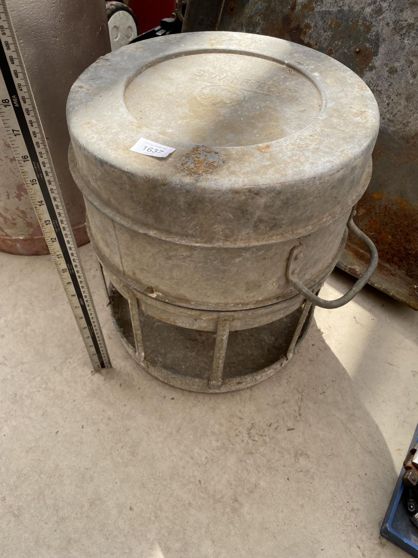 A VINTAGE GALVANISED SWIFTS POULTRY FEEDER AND A LARGE GALVANISED METAL TRAY