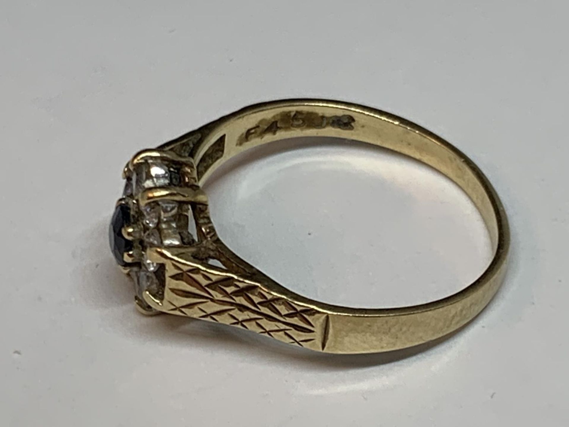 A 9 CARAT GOLD RING WITH CENTRE SAPPHIRE SURROUNDED BY CUBIC ZIRCONIA SIZE N/O - Image 2 of 3