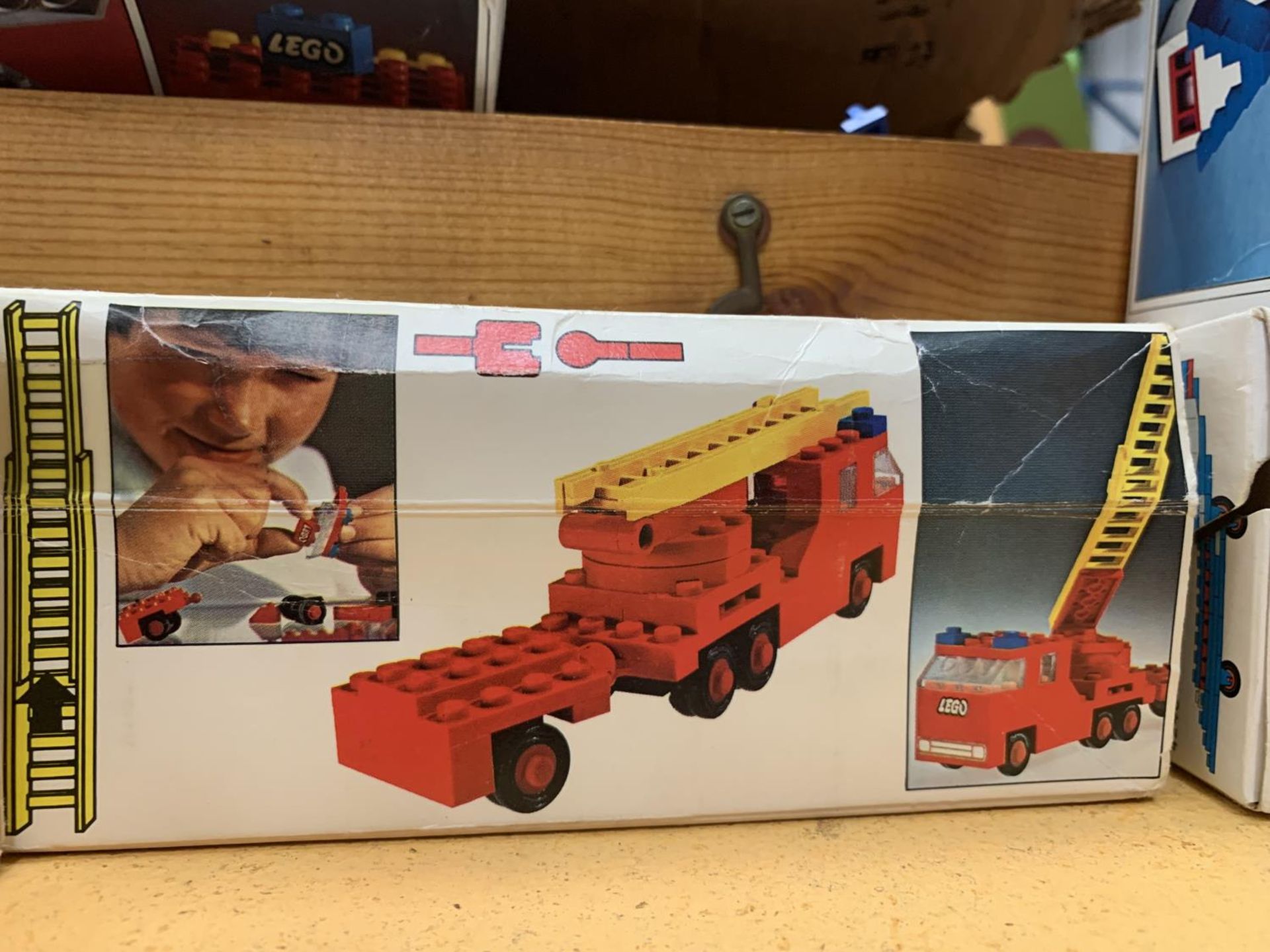 A QUANTITY OF LEGO AND VINTAGE LEGO BOXES - Image 5 of 6