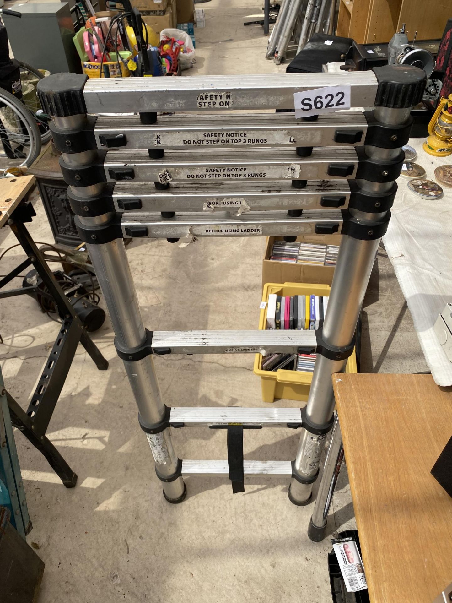 A TELESCOPIC EXTENDABLE LADDER