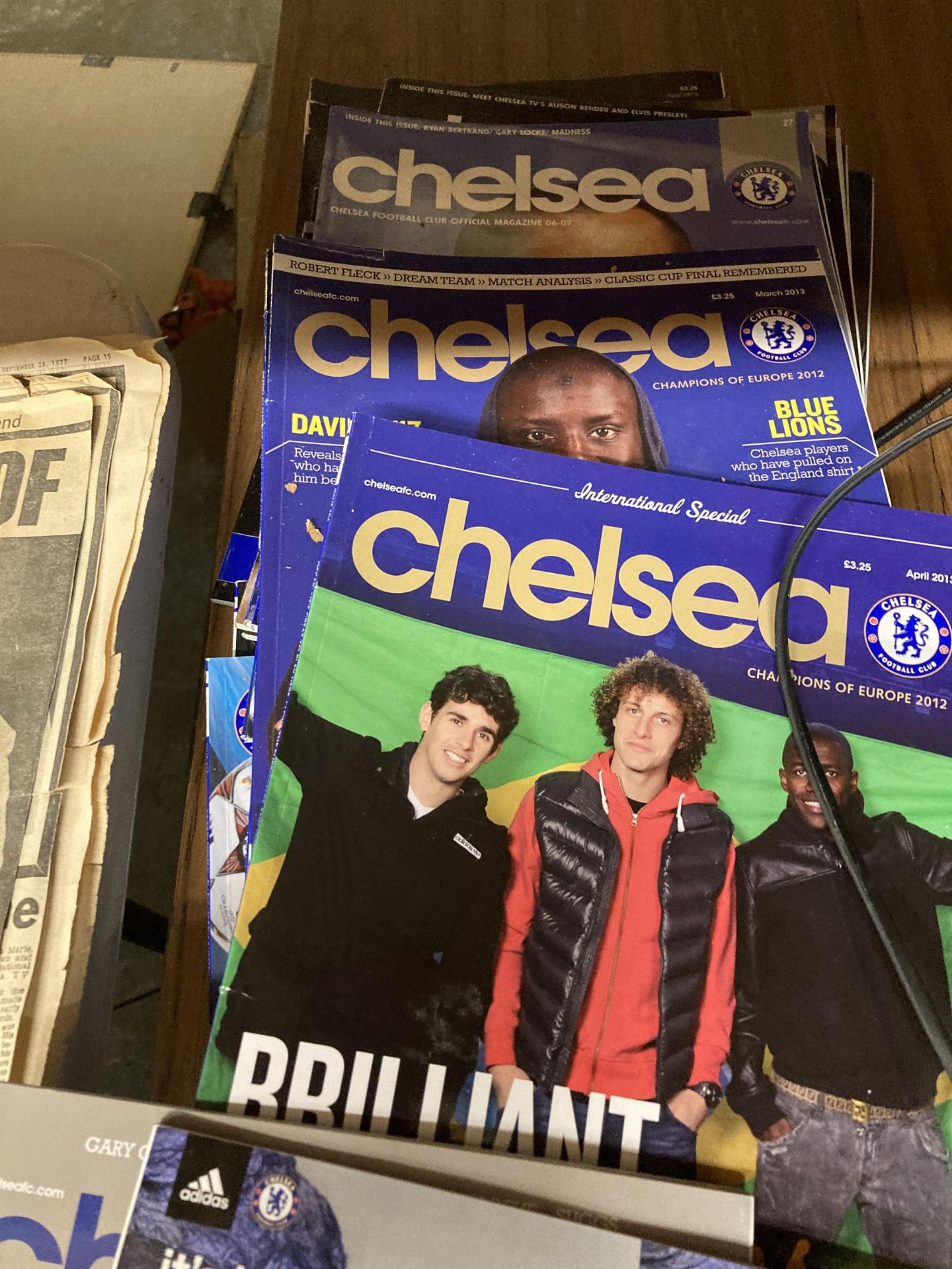 FORTY CHELSEA FC GLOSSY MONTHLY MAGAZINES - Bild 5 aus 5