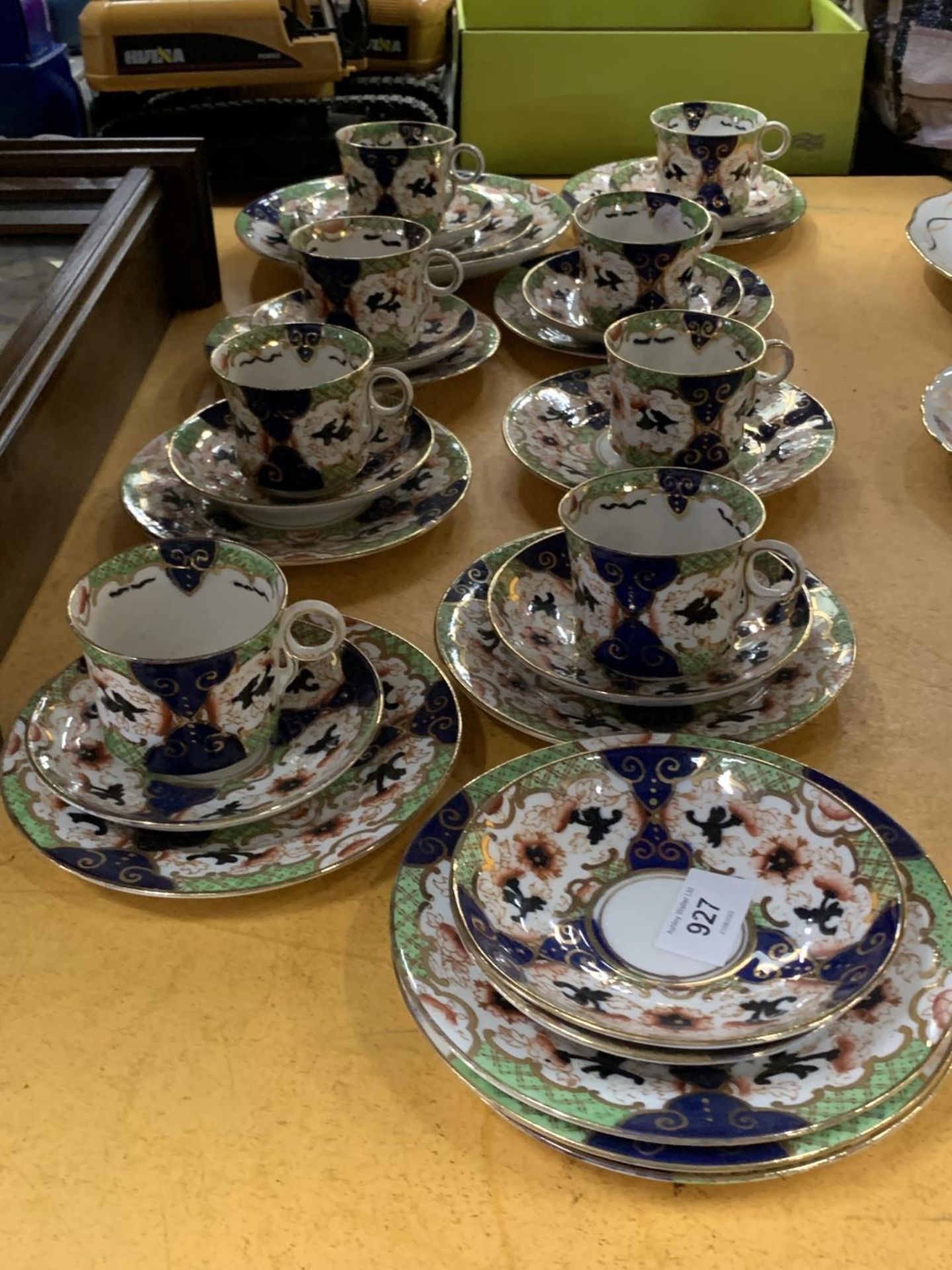 A COLLECTION OF VINTAGE ROYAL STAFFORD CUPS, SAUCERS AND SIDE PLATES - Image 2 of 3