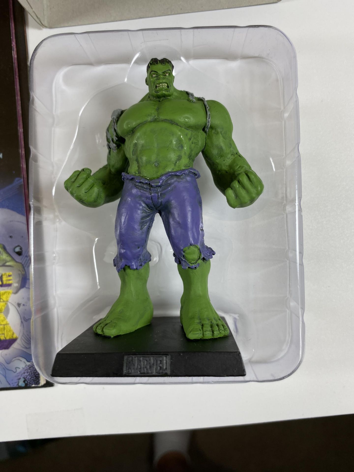 A BOXED THE CLASSIC MARVEL COLLECTION SPECIAL FIGURE - 'THE INCREDIBLE HULK' , WITH MAGAZINE - Bild 3 aus 4