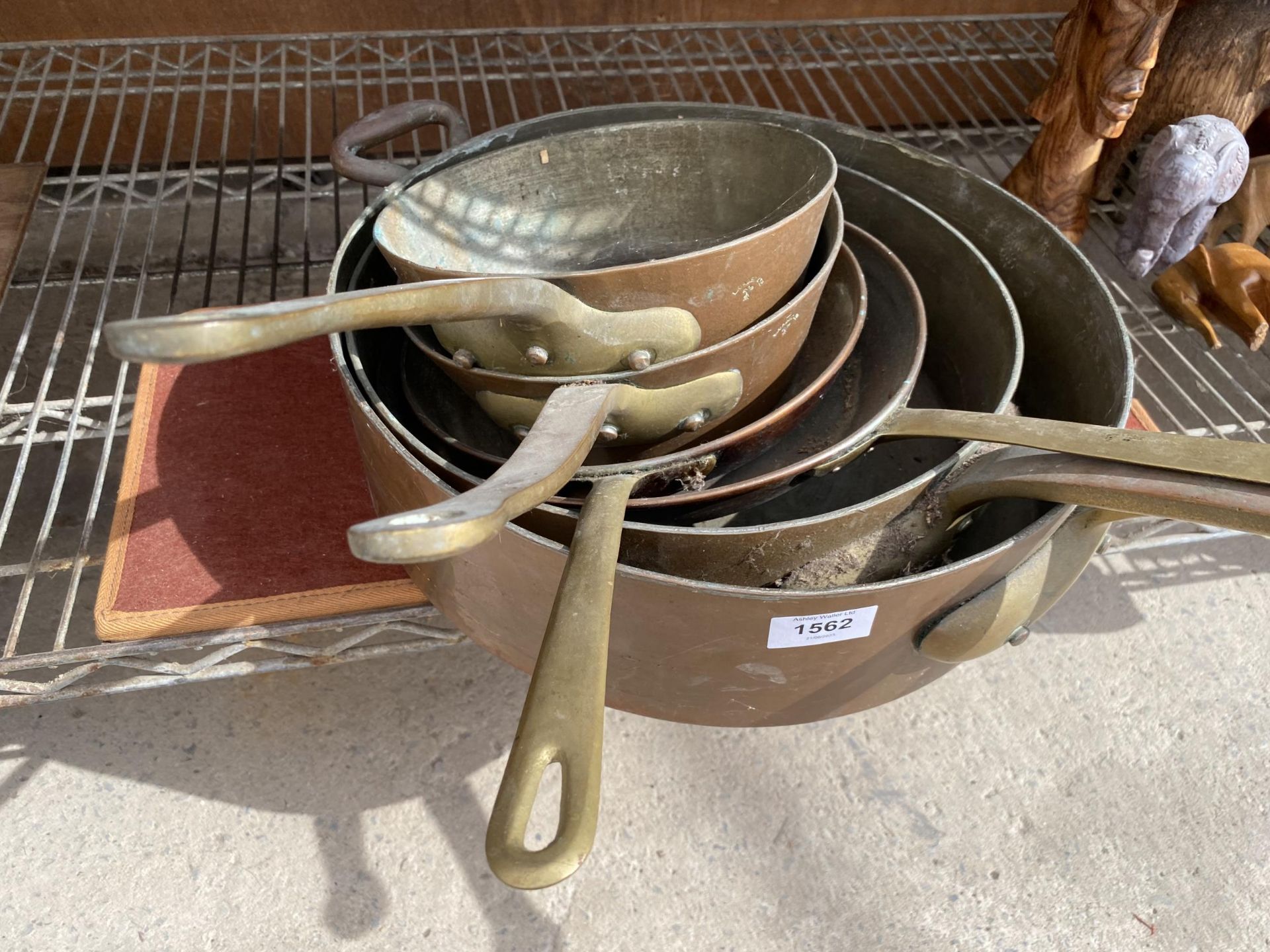 SIX VINTAGE BRASS AND COPPER COOKING PANS - Image 2 of 3