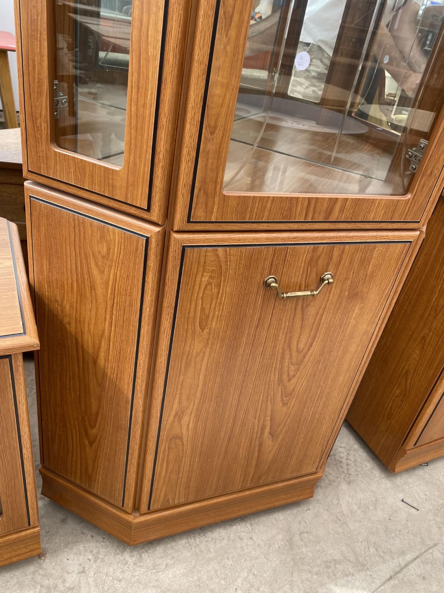 A WOODBERRY BROS & HAINES LTD CORNER CABINET - Image 3 of 4