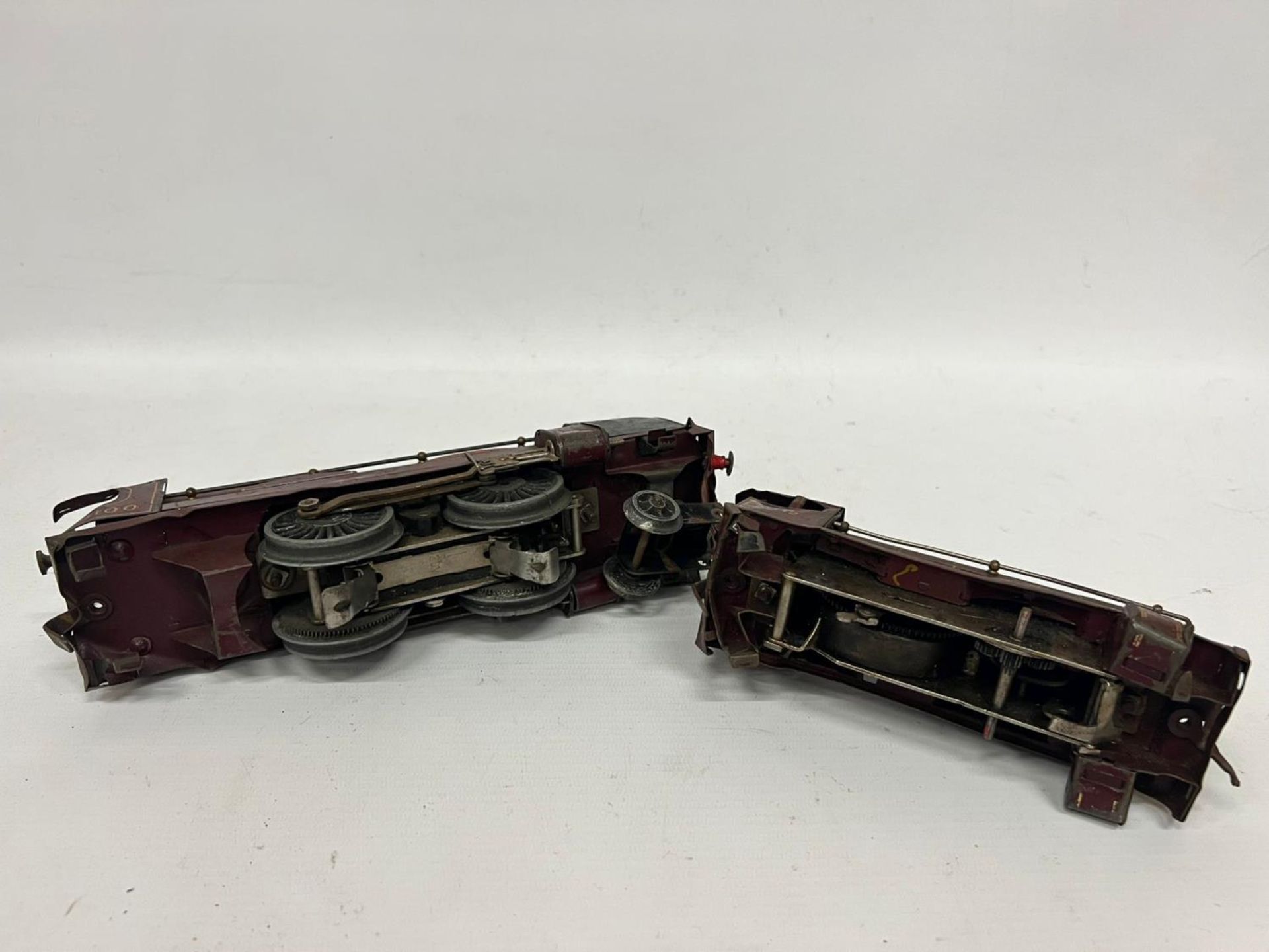 TWO HORNBY O GAUGE ELECTRIC LOCOMOTIVES - A ROYAL SCOT AND A NUMBER 8712 - BOTH FOR RESTORATION - Bild 6 aus 6