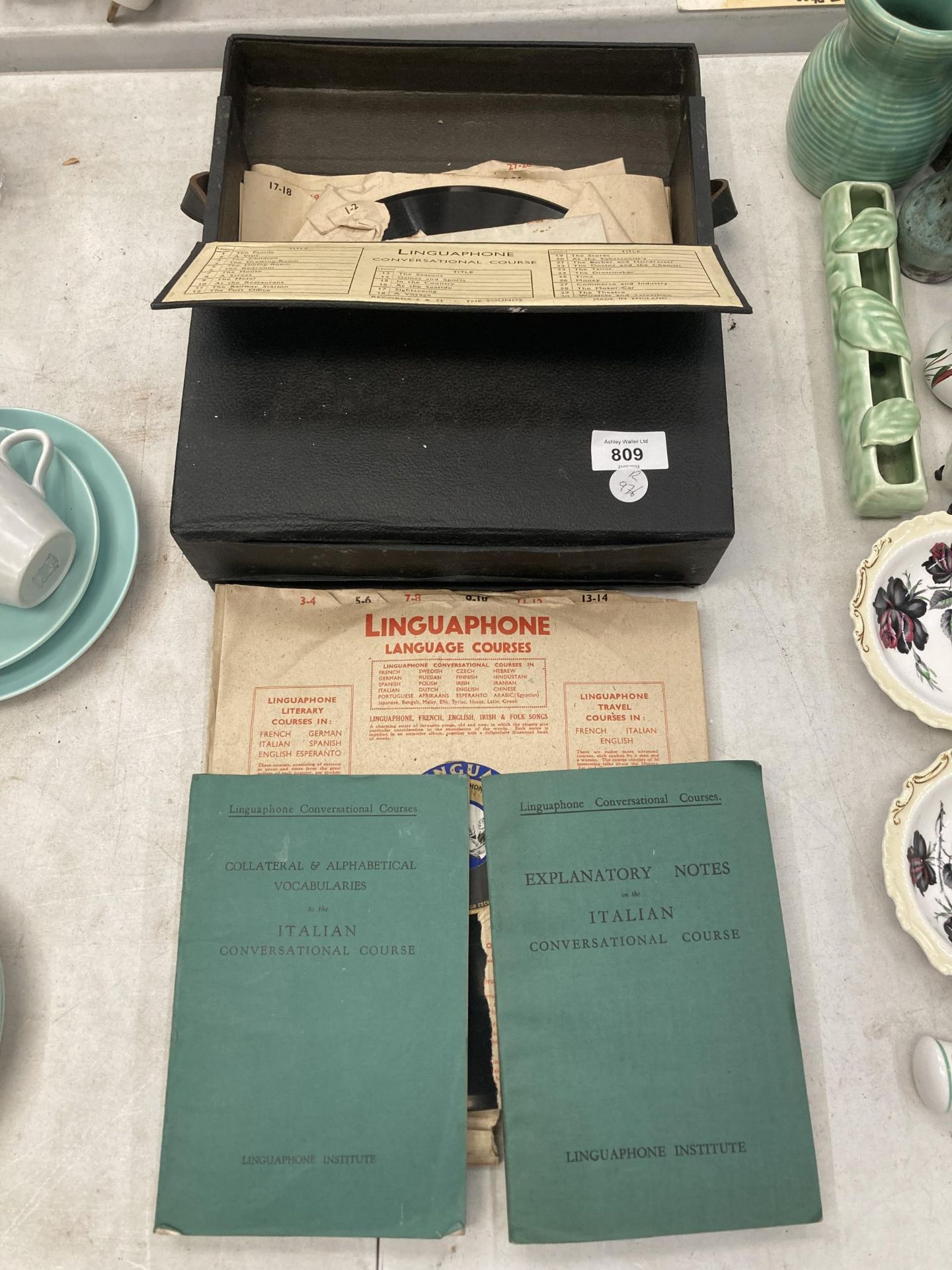 A CASED LINGUAPHONE LANGUAGE RECORDS AND BOOKS