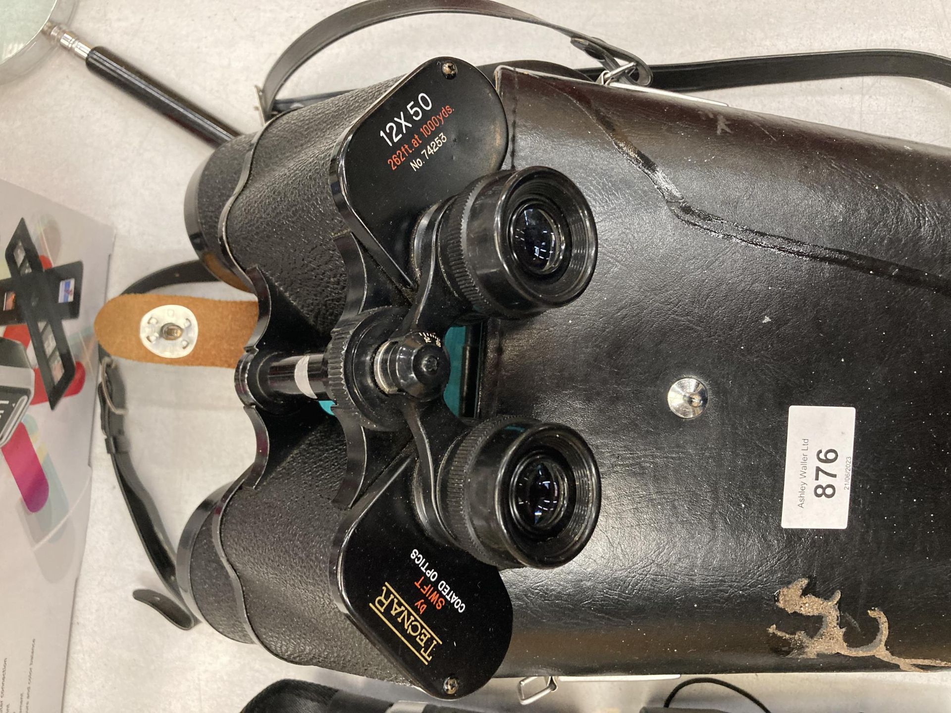 A PAIR OF TECNAR BY SWIFT BINOCULARS IN LEATHER CASE, PLUS TWO SMALLER PAIRS - Image 3 of 4