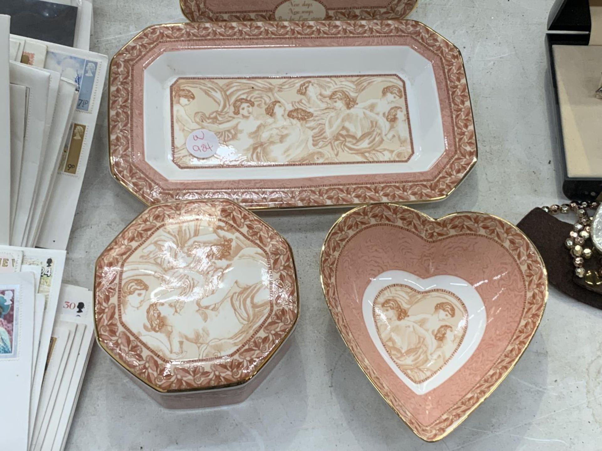 A QUANTITY OF WEDGWOOD 'VENUS' TO INCLUDE A PHOTO FRAME, TRINKET BOX AND DISH AND A RECTANGULAR - Image 2 of 3