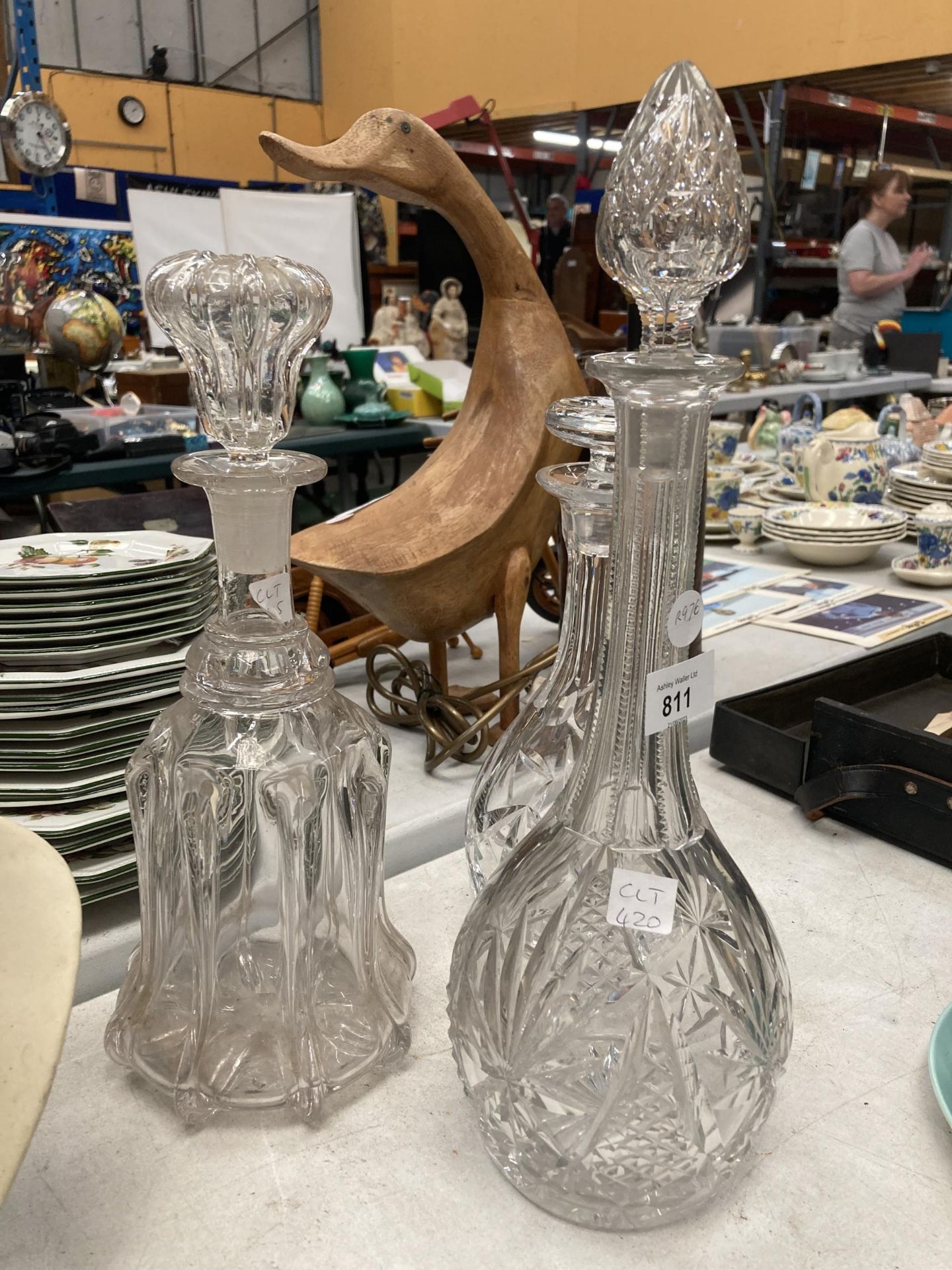 A GROUP OF THREE VICTORIAN AND LATER DECANTERS - Image 3 of 3
