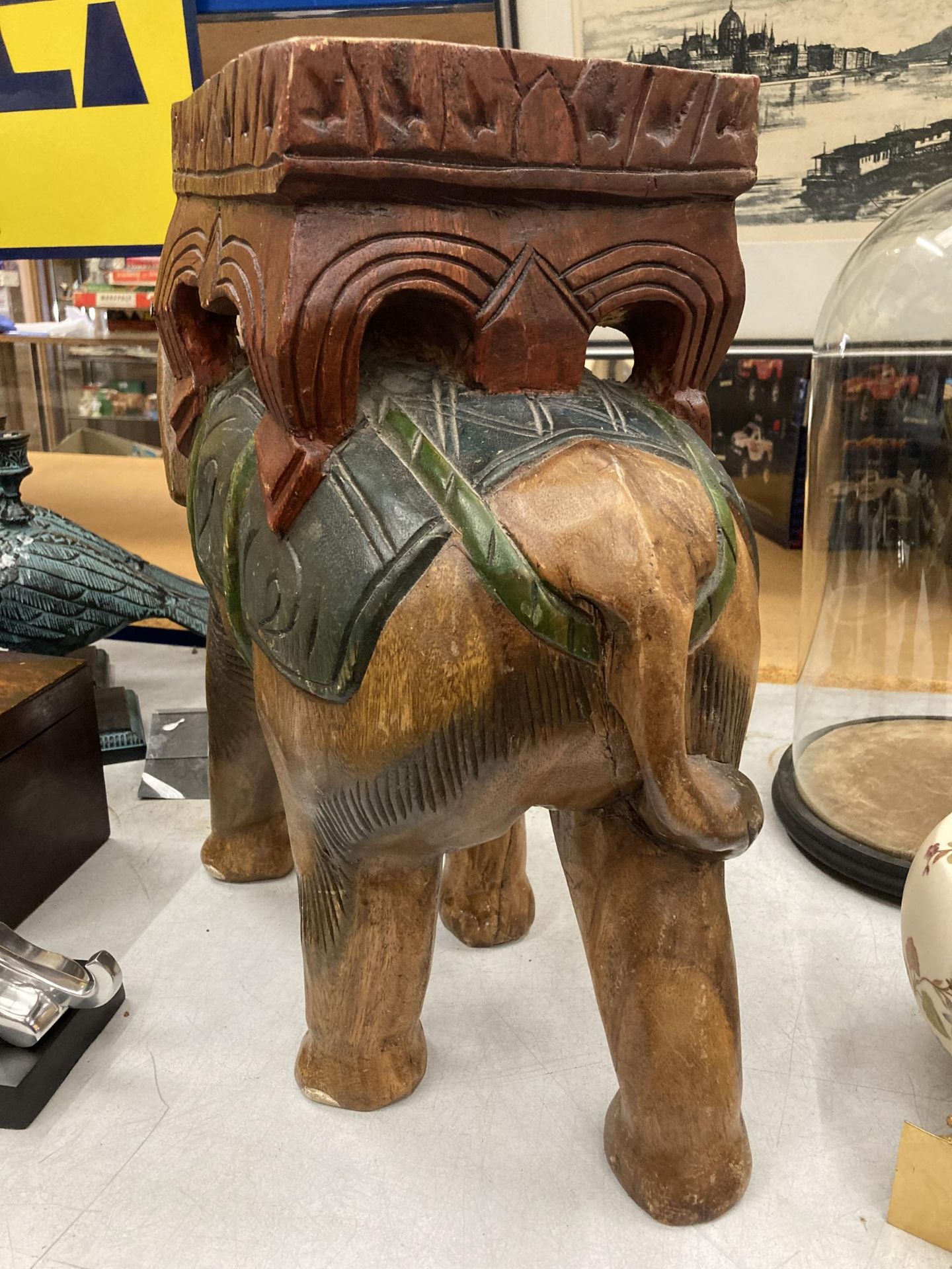 A LARGE WOODEN ELEPHANT PLANT STAND HEIGHT 47CM, LENGTH 48CM - Image 2 of 4