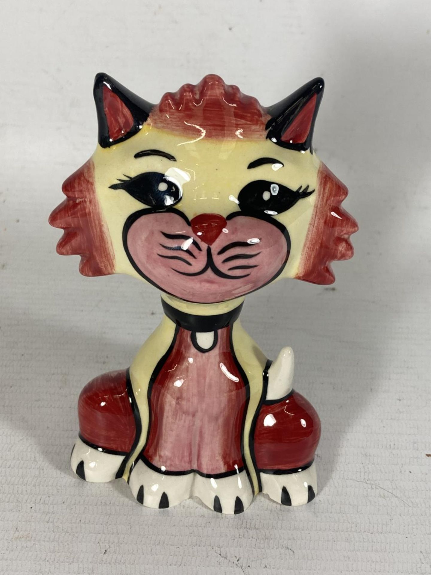 A LORNA BAILEY HANDPAINTED AND SIGNED CAT - SHEBA