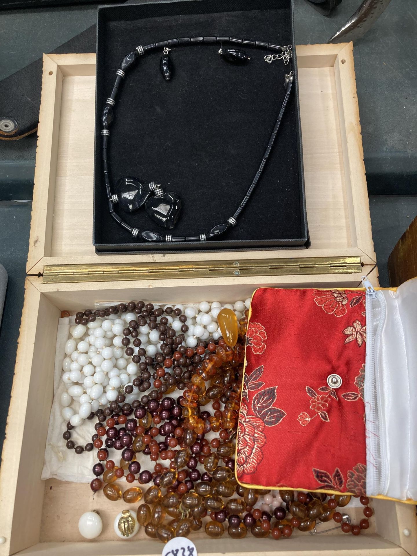A LARGE MIXED LOT OF COSTUME JEWELLERY, BOXED ITEMS, WOODEN BOX ETC - Image 3 of 4
