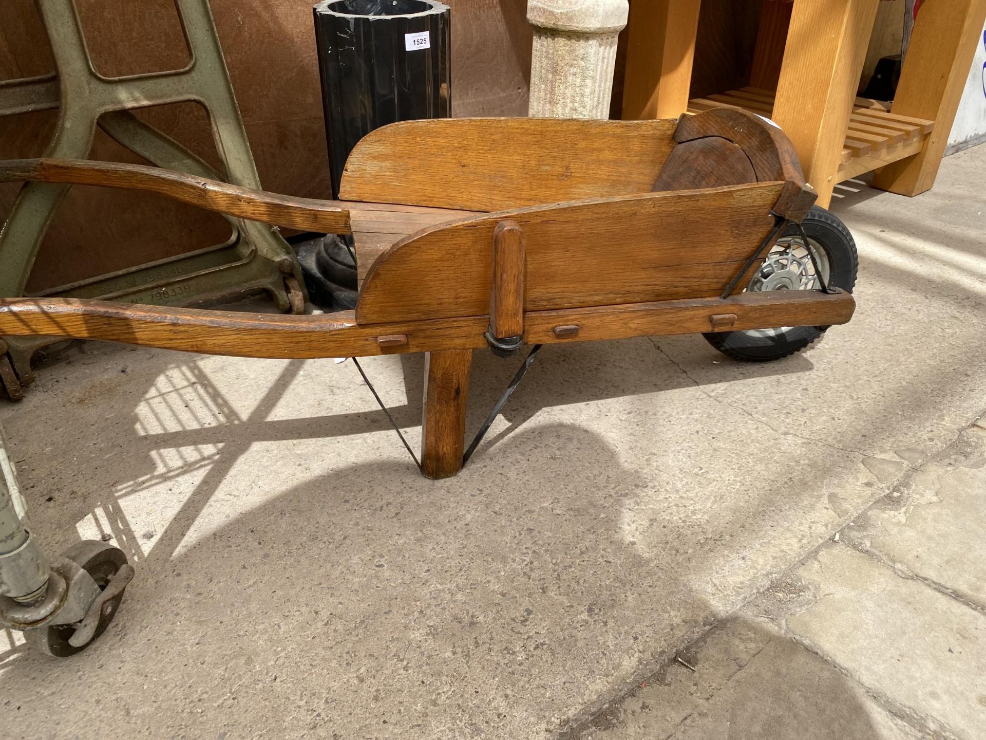 A MINIATURE VINTAGE OAK WHEEL BARROW - Image 2 of 4