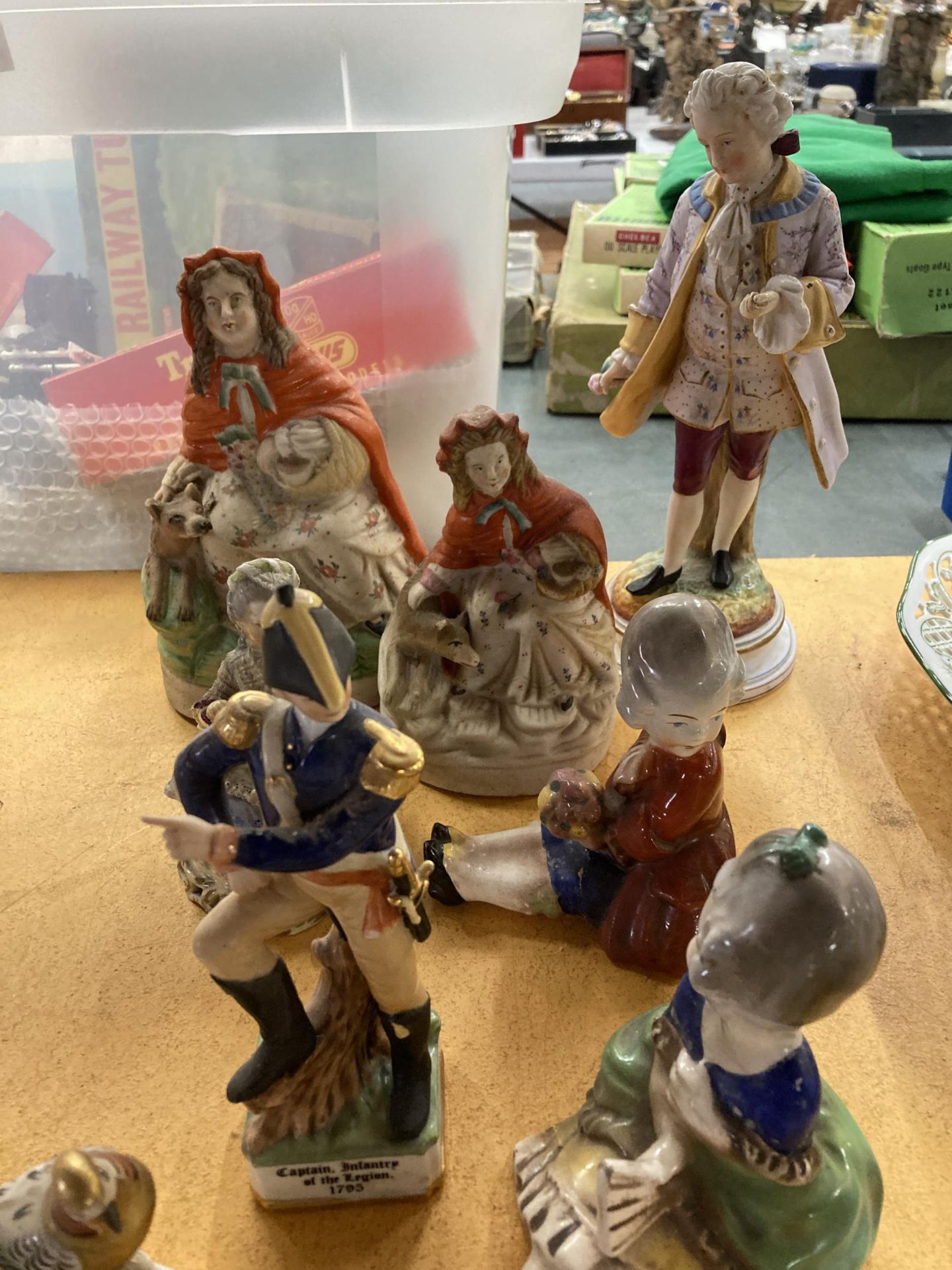 A LARGE QUANTITY OF VINTAGE STAFFORDSHIRE FIGURES - Image 2 of 6