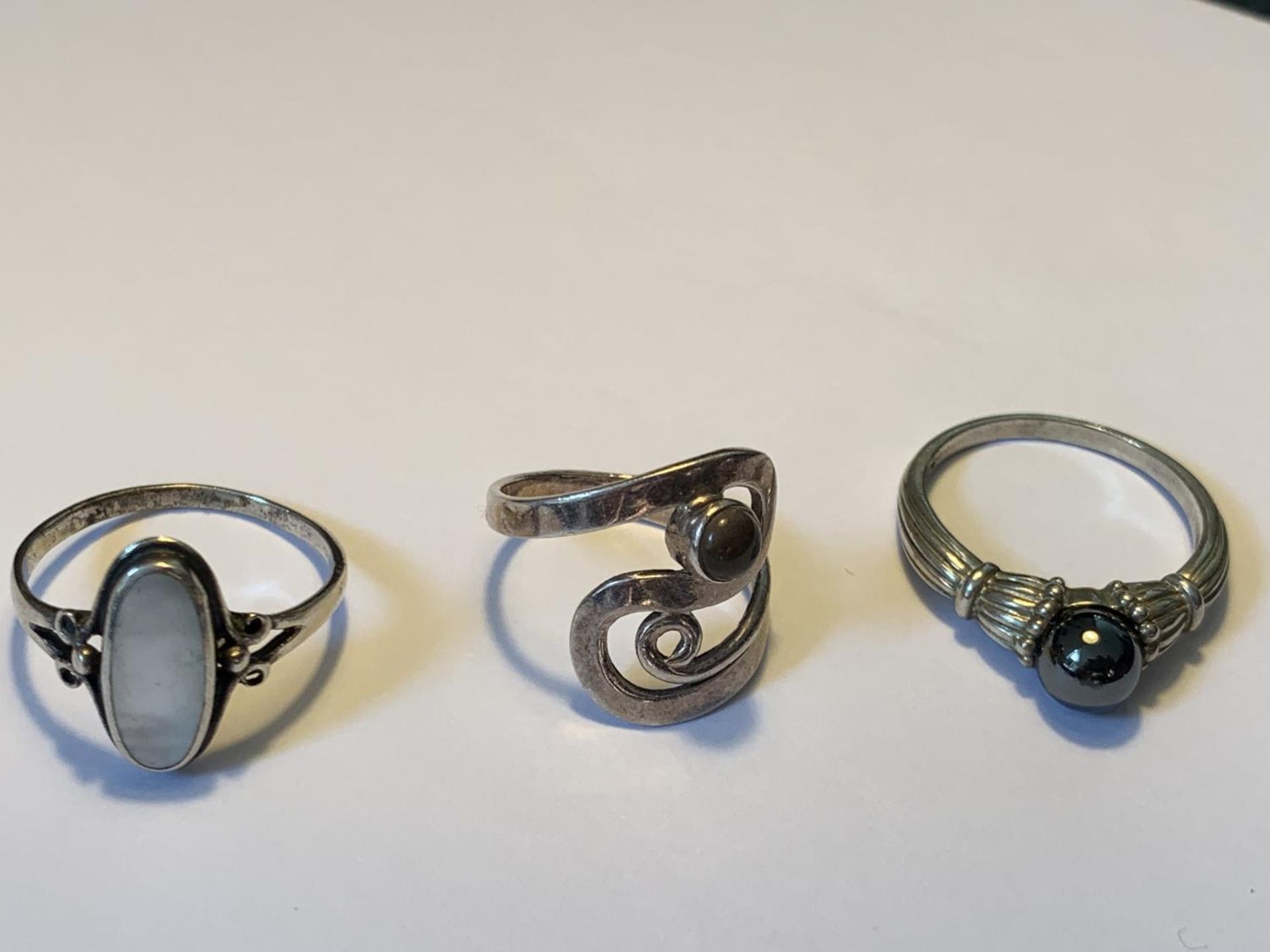 FIVE SILVER RINGS - Image 2 of 3