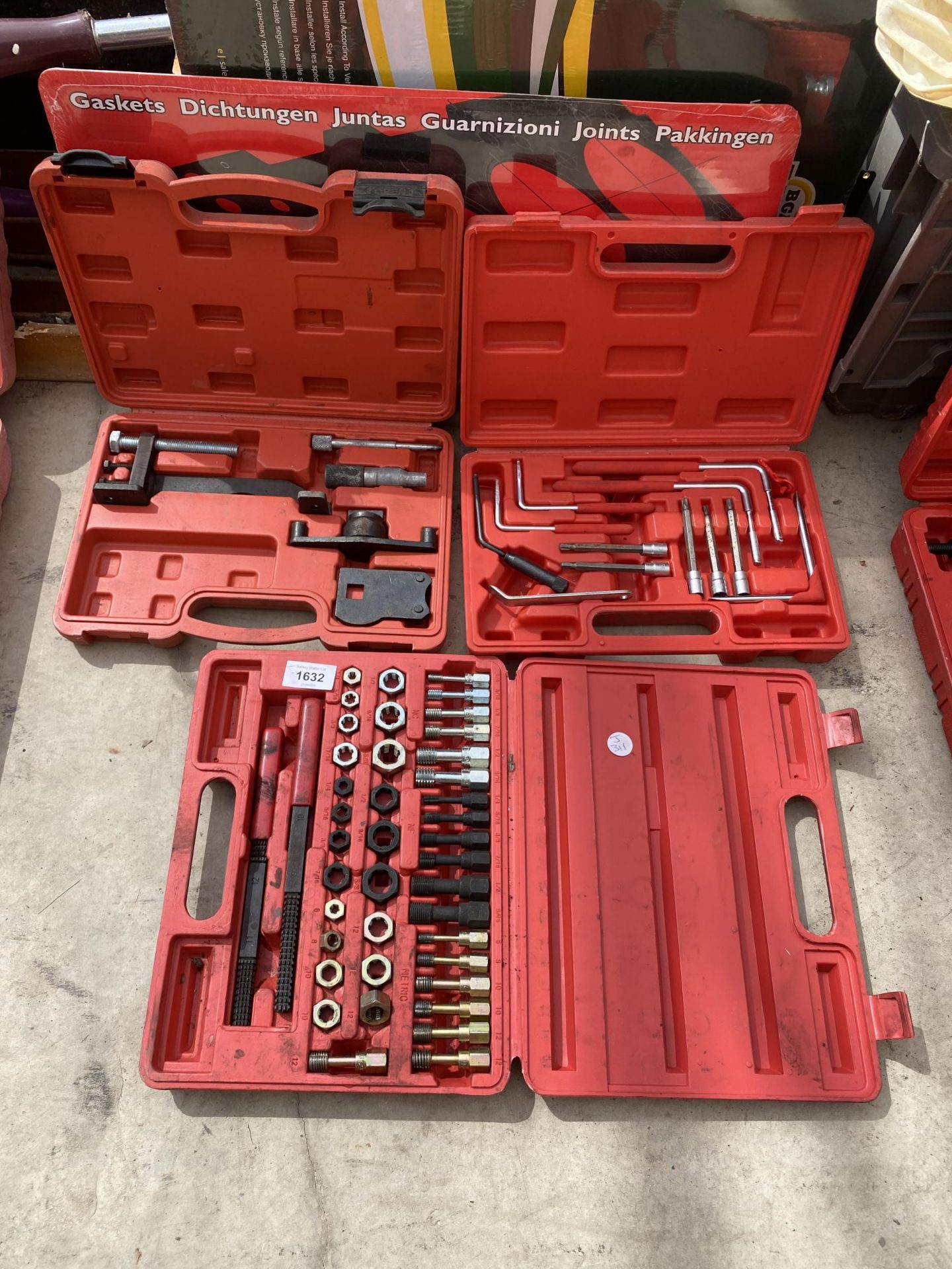 AN ASSORTMENT OF CASED TOOLS TO INCLUDE A THREAD MASTER KIT AND A DIESEL ENGINE TIMING KIT ETC