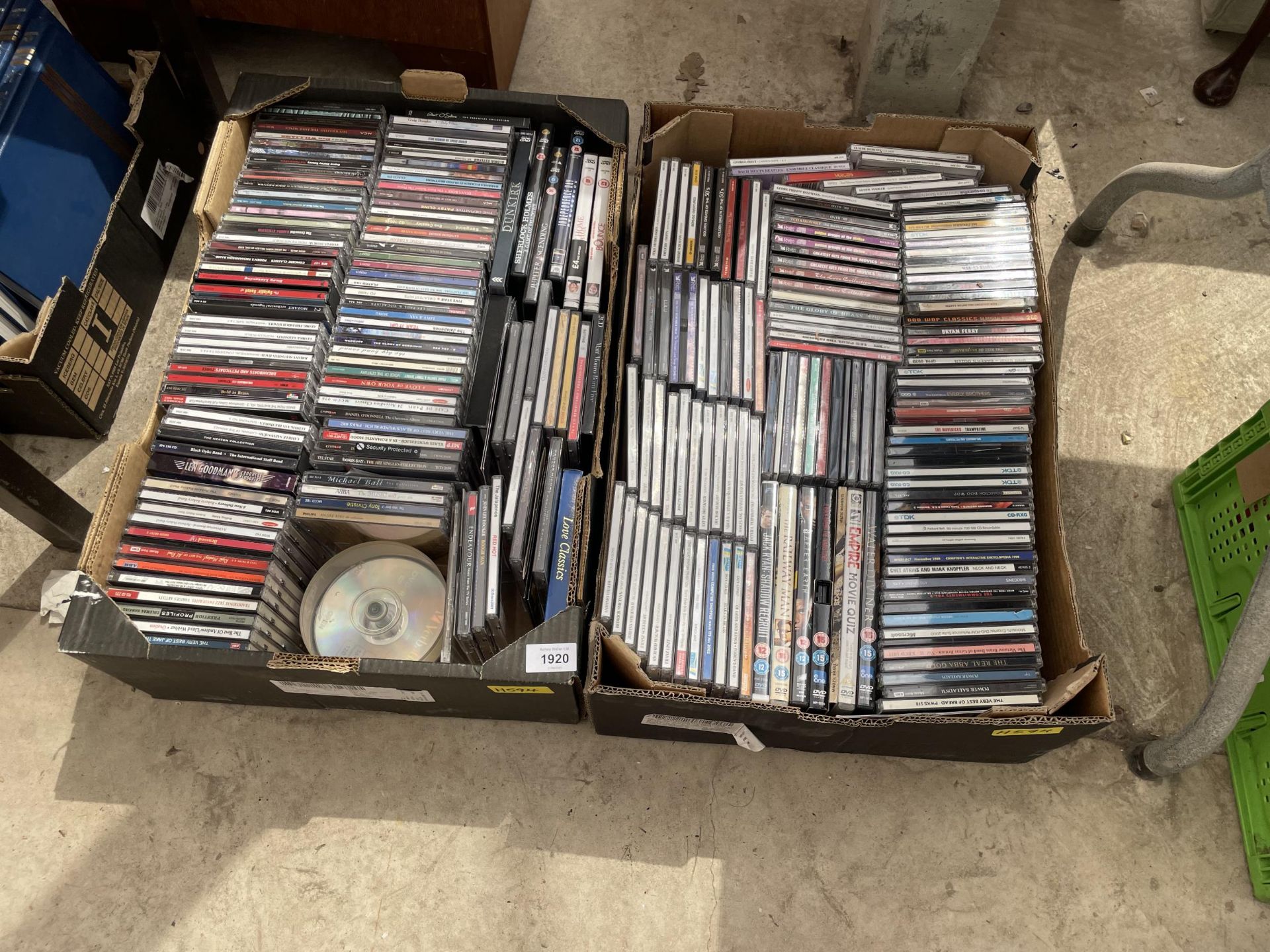 A LARGE ASSORTMENT OF CDS