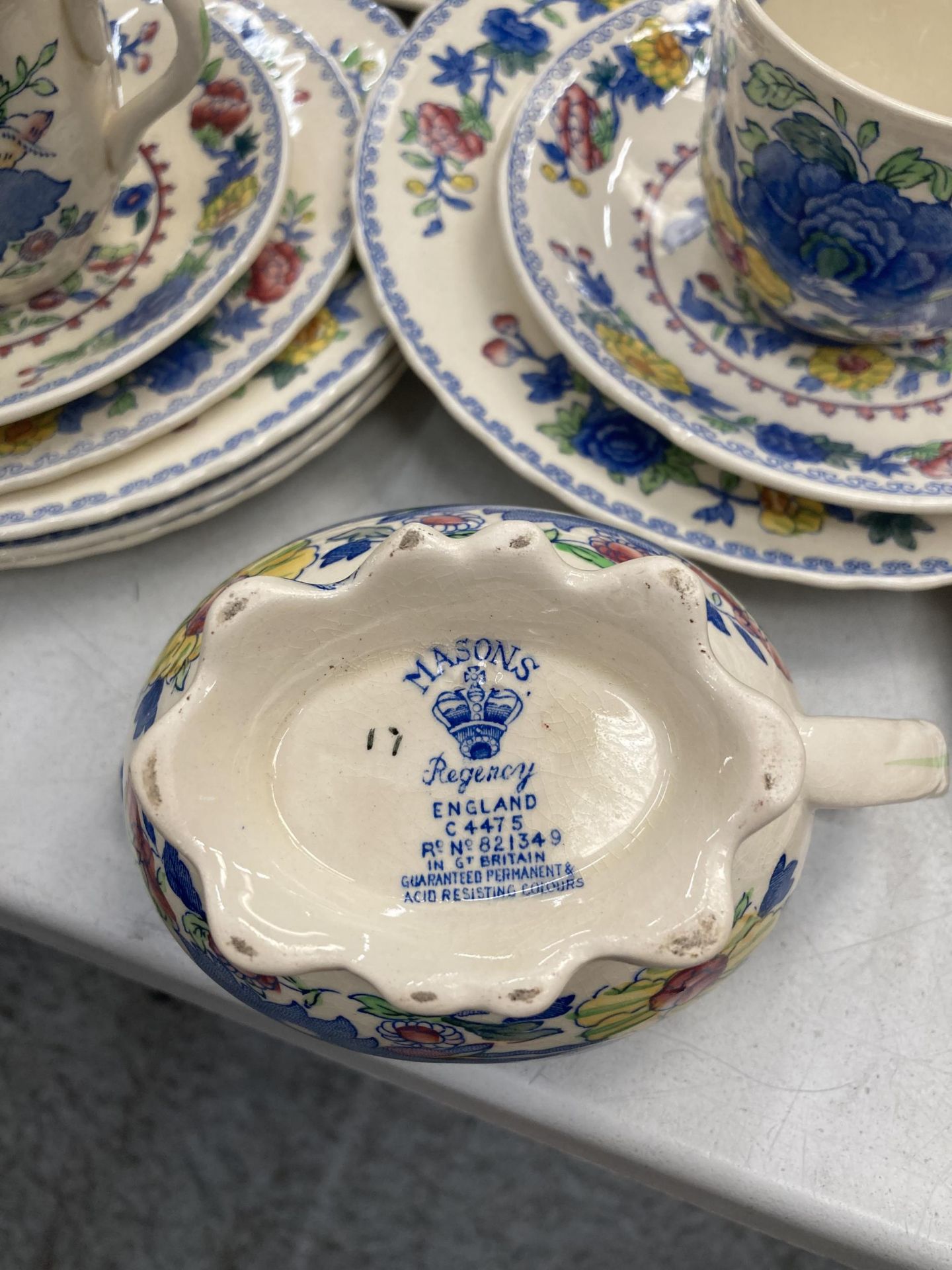 A MASONS IRONSTONE REGENCY PATTERN DINNER SERVICE - Image 4 of 5