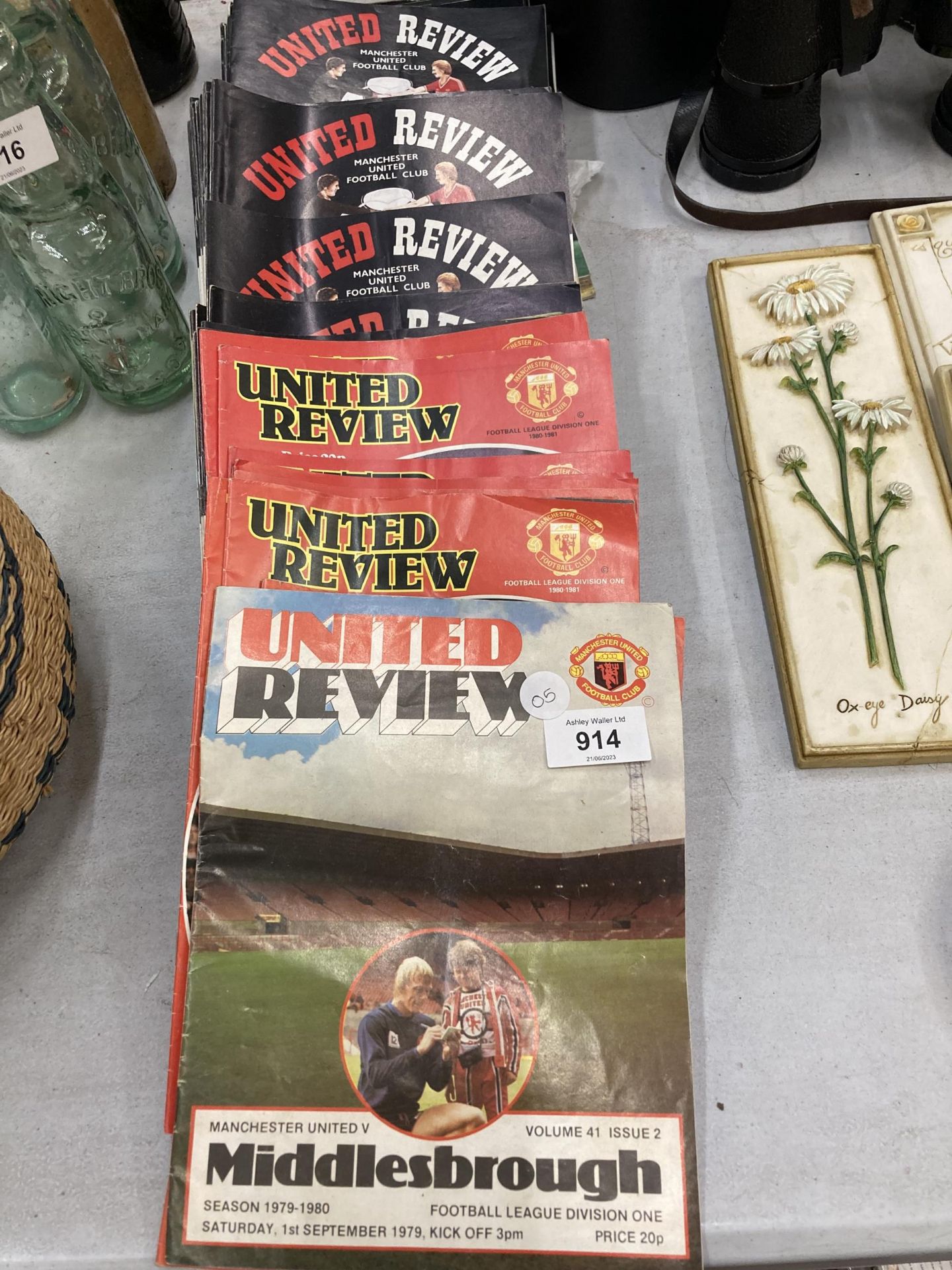 A COLLECTION OF MANCHESTER UNITED HOME PROGRAMMES 1979 - 1989, APPROX 92 IN TOTAL
