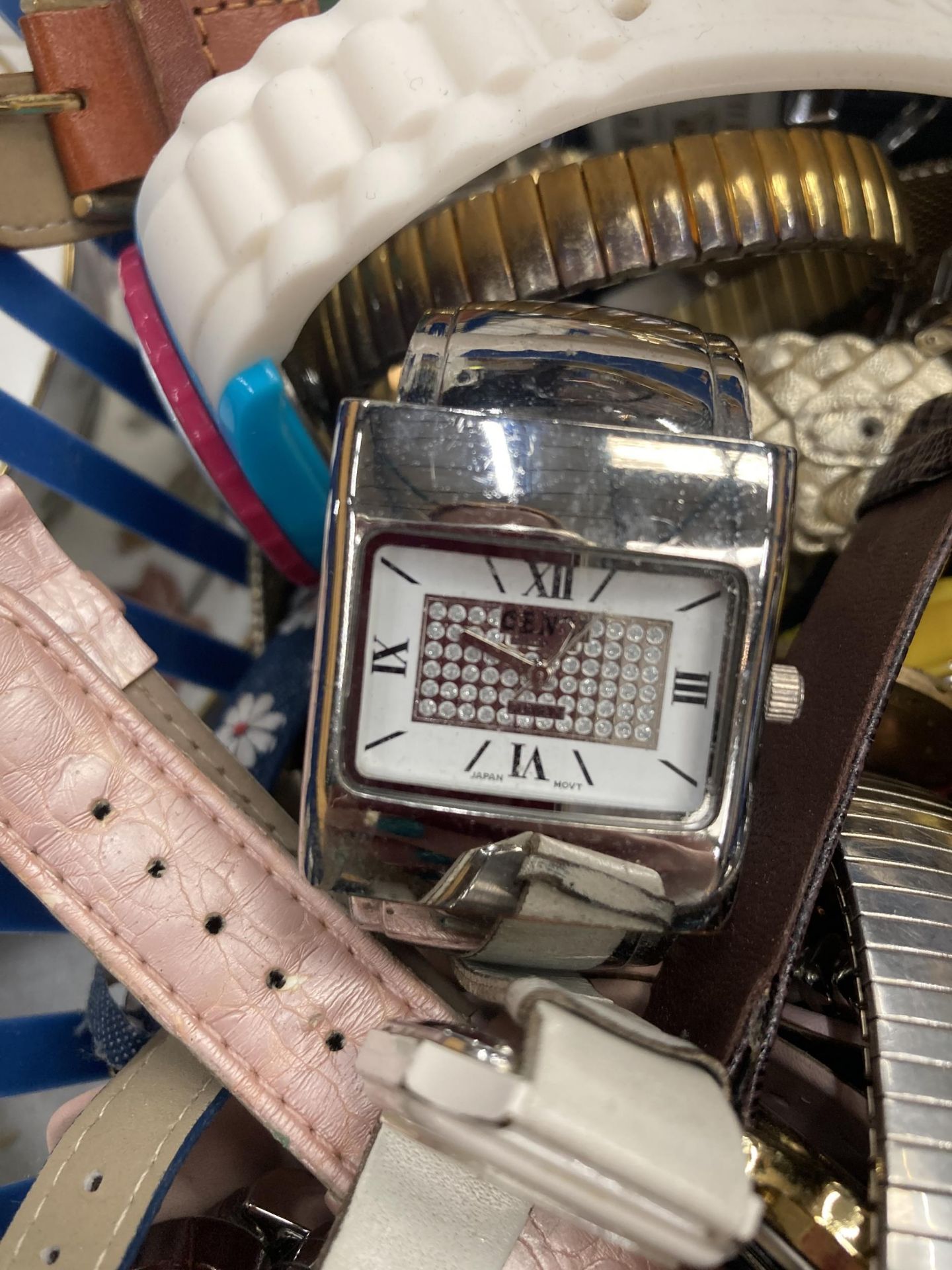 A BASKET OF ASSORTED WATCHES - Image 3 of 4