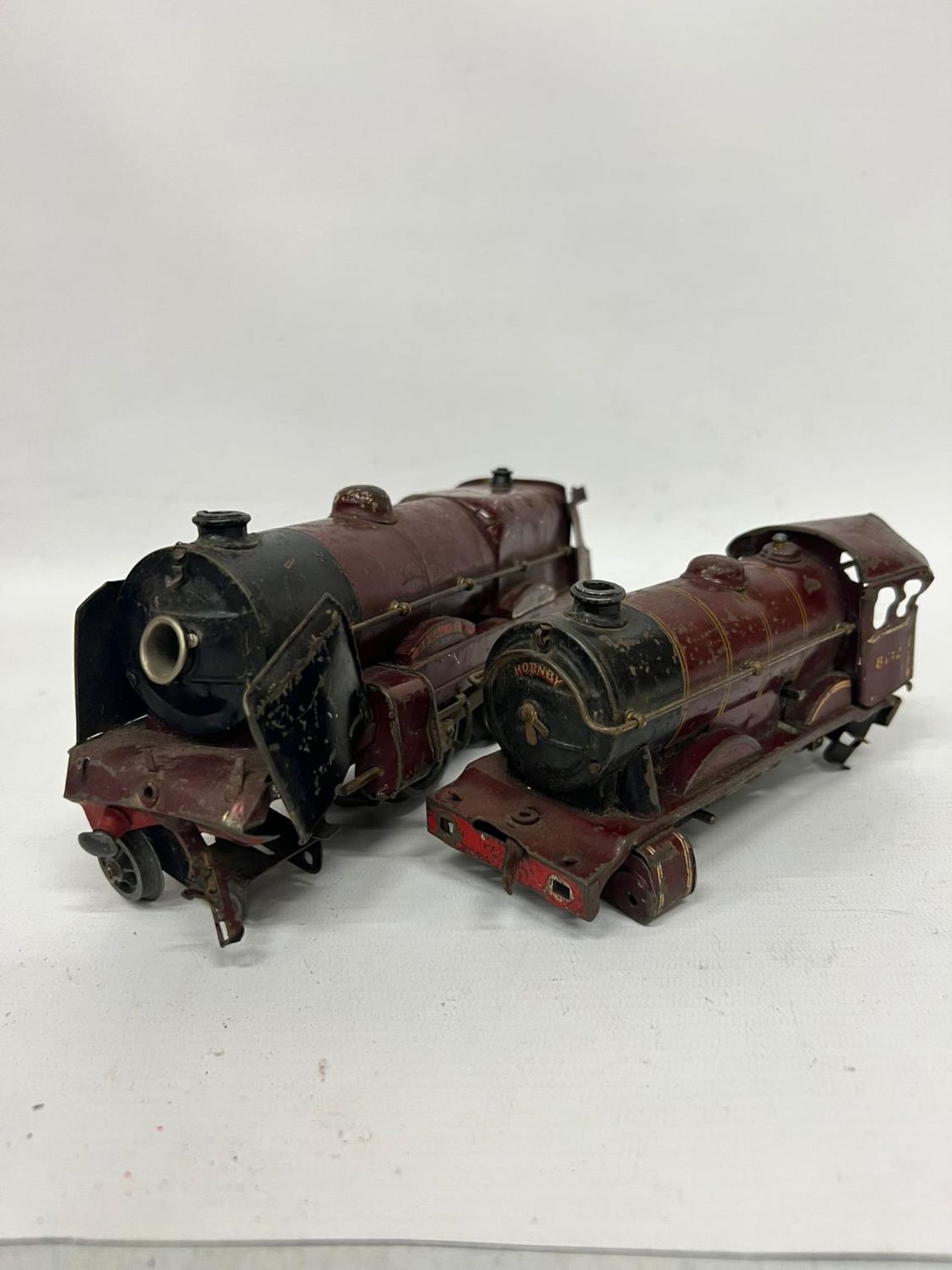 TWO HORNBY O GAUGE ELECTRIC LOCOMOTIVES - A ROYAL SCOT AND A NUMBER 8712 - BOTH FOR RESTORATION - Bild 2 aus 6