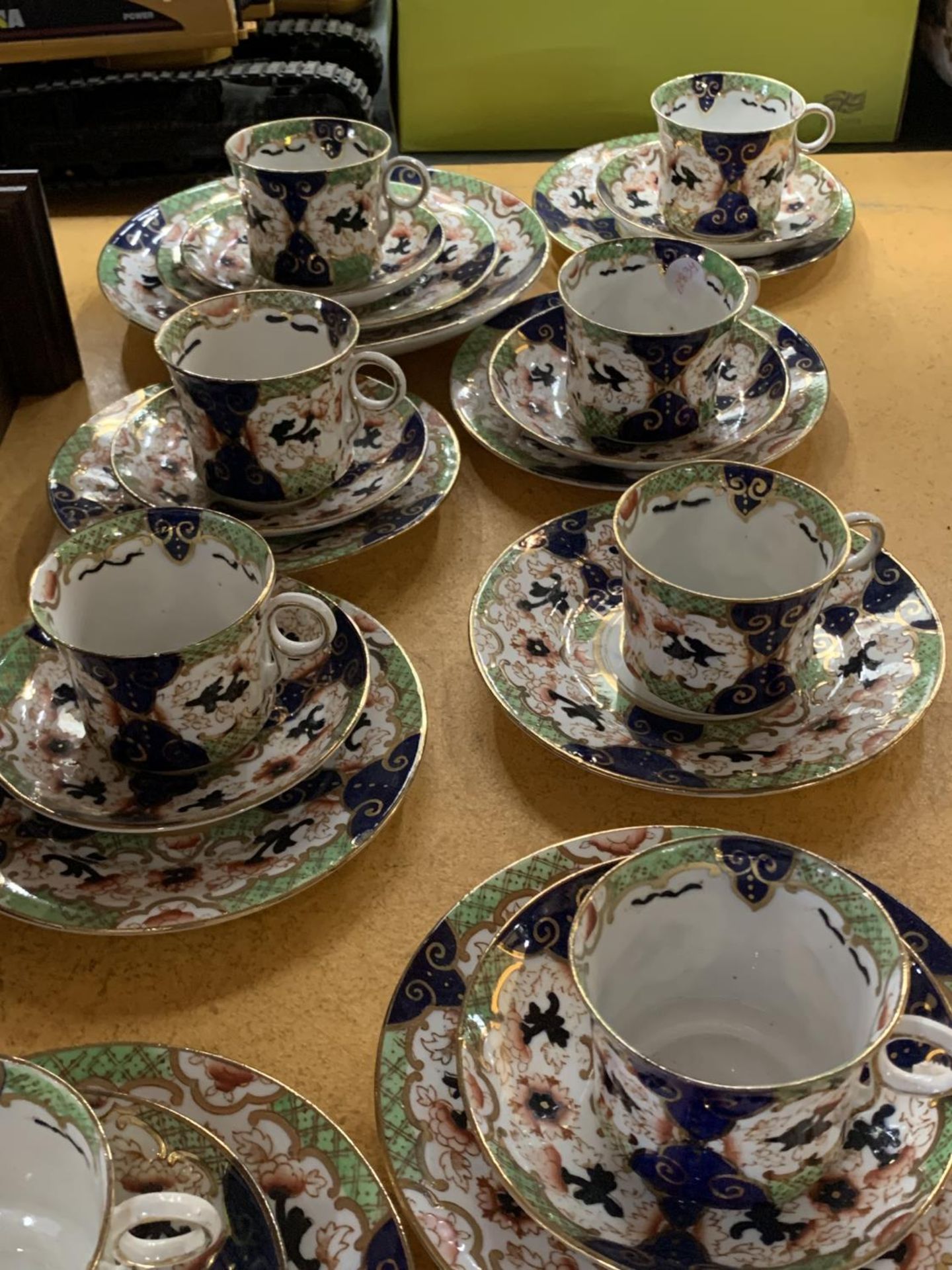 A COLLECTION OF VINTAGE ROYAL STAFFORD CUPS, SAUCERS AND SIDE PLATES - Image 3 of 3