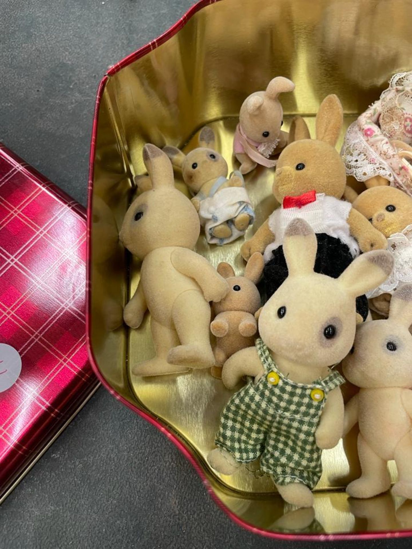 A GROUP OF SYLVANIAN FAMILY TOYS - Image 2 of 2