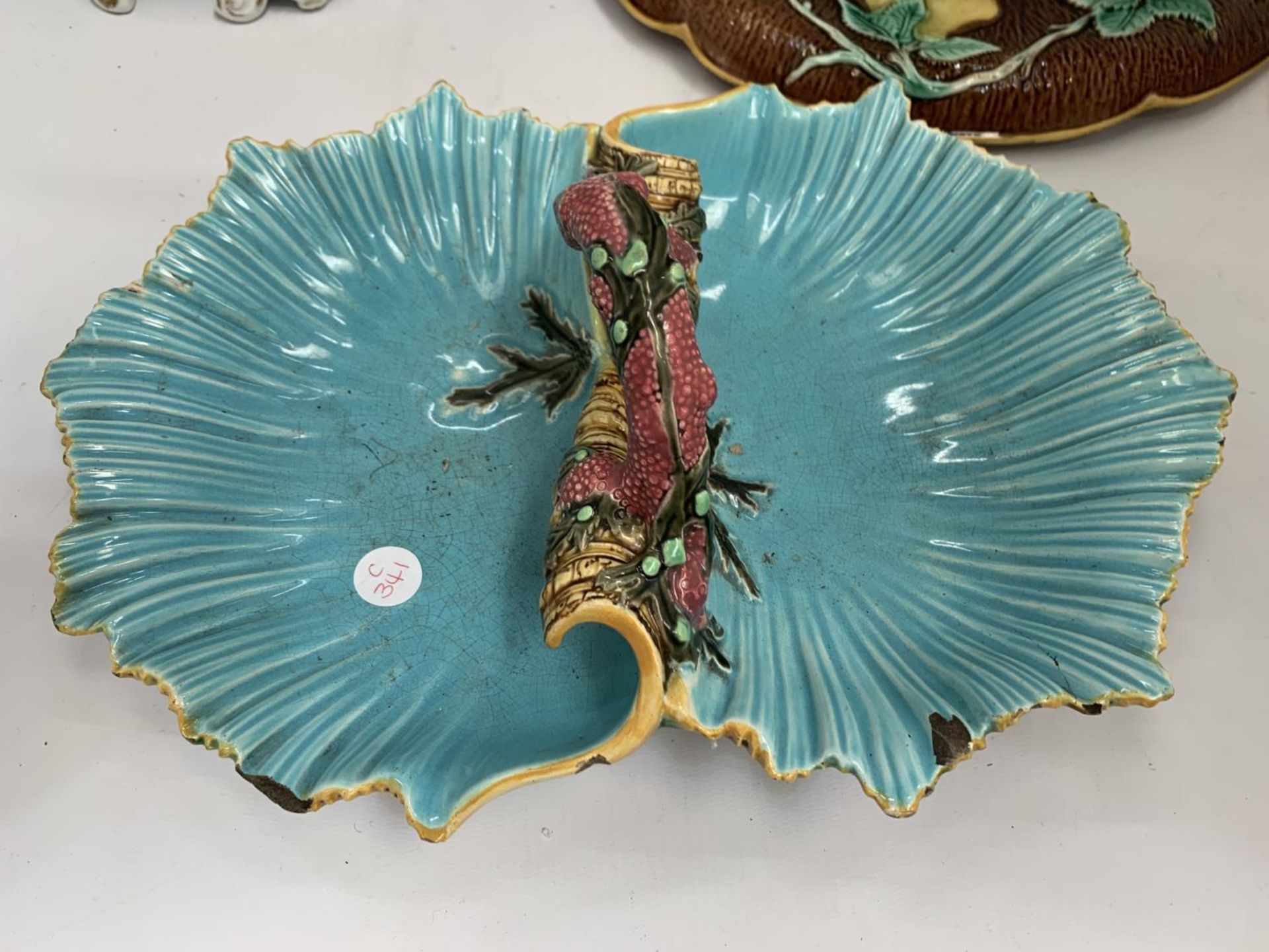 A VINTAGE MAJOLICA BOWL WITH HANDLE, MAJOLICA FRUIT PLATTER AND A VICTORIAN VASE - Image 2 of 6