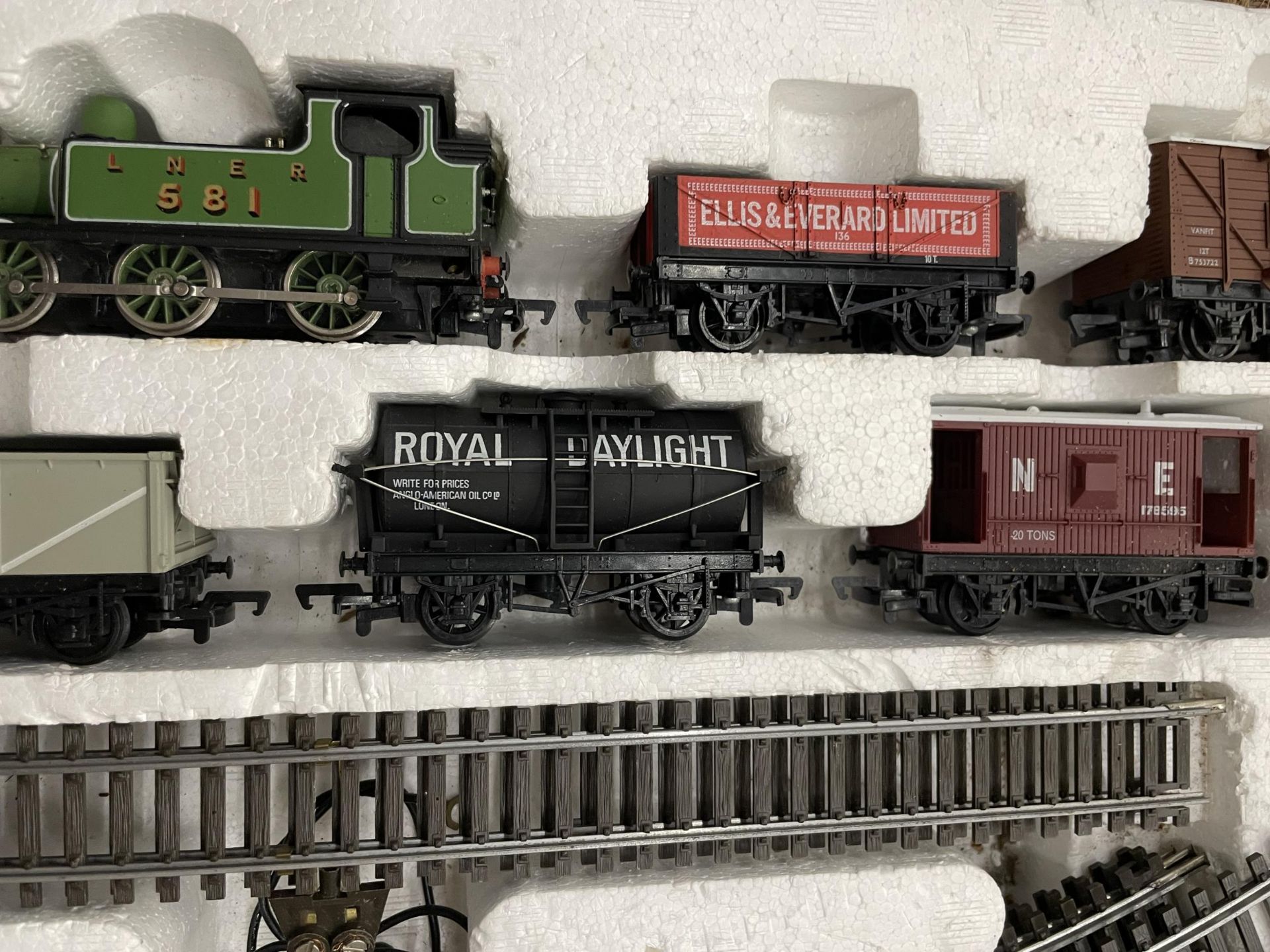 AN LNER BRANCH LINE FREIGHT ELECTRIC TRAIN SET - Image 2 of 4