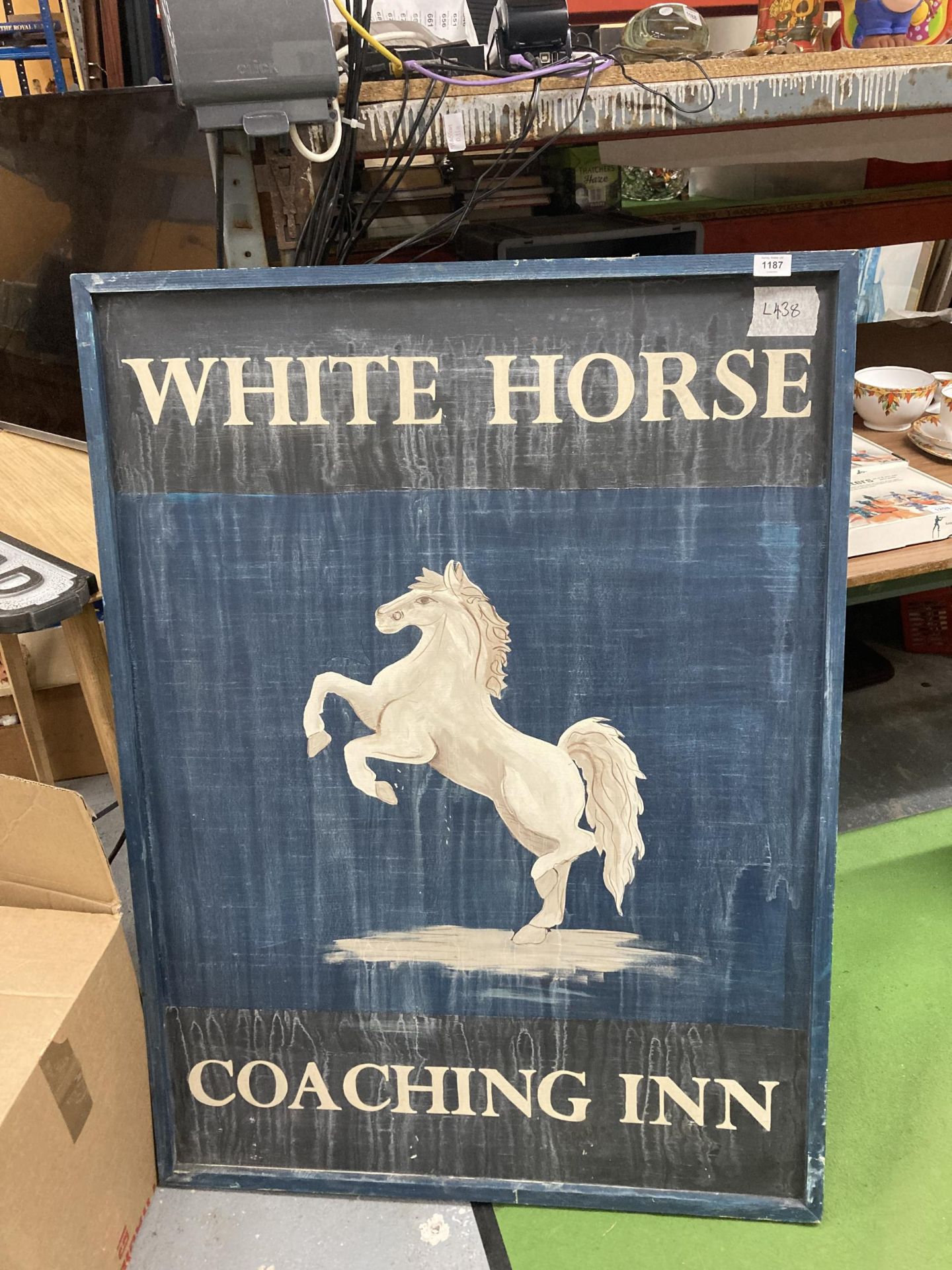 A LARGE WOODEN PUB STYLE SIGN 'WHITE HORSE COACHING INN' 84CM X 113CM