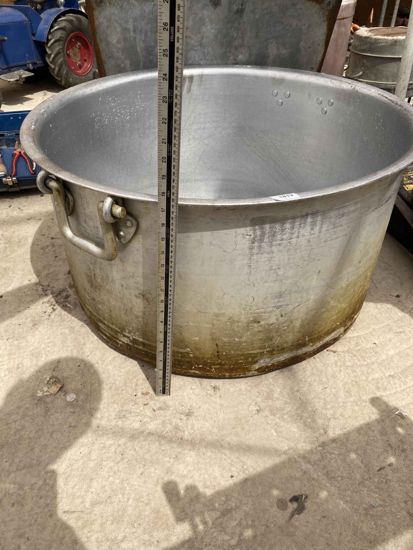 A VERY LARGE STAINLESS STEEL COOKING POT - Image 3 of 3