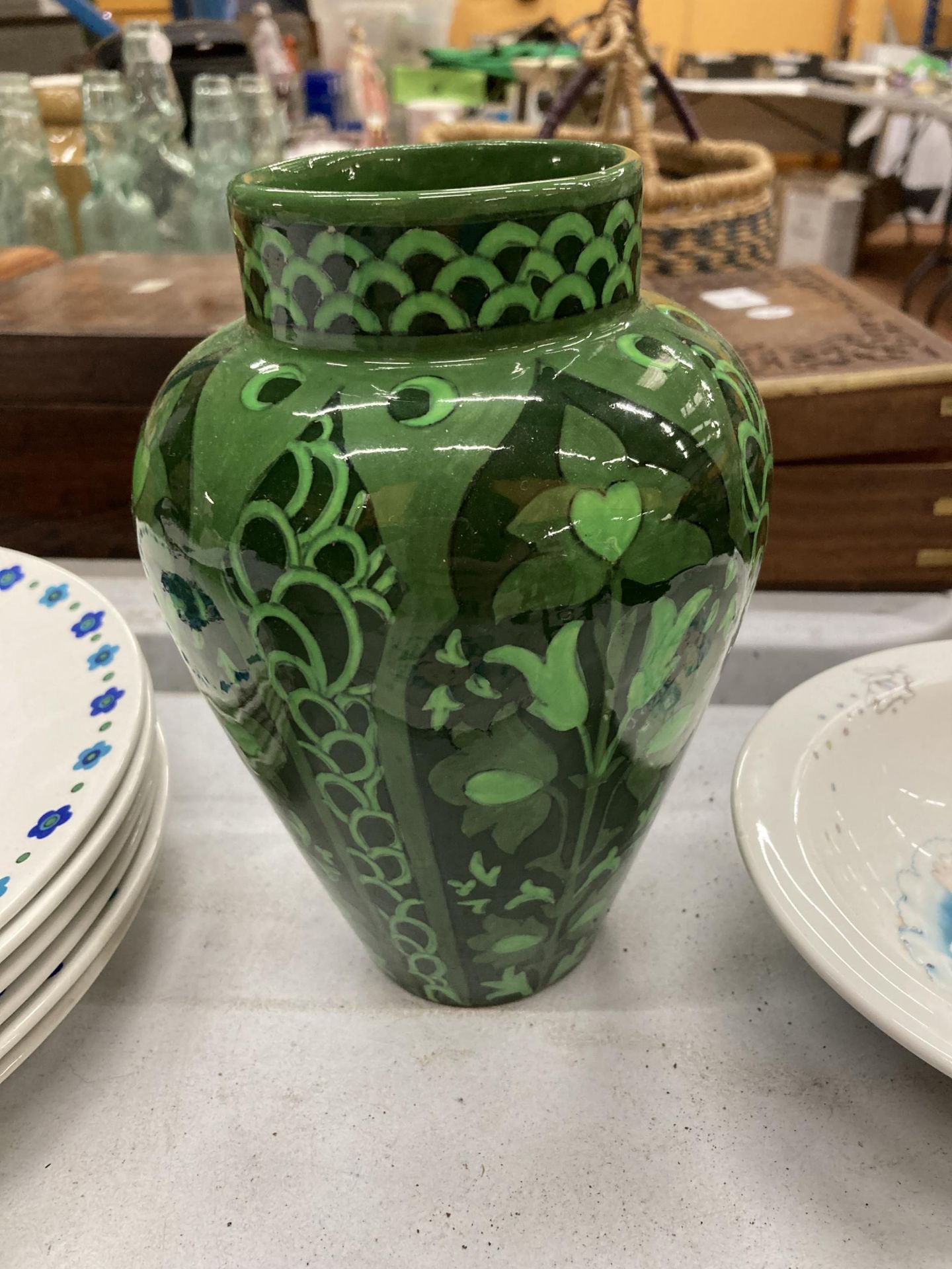 A VINTAGE 'CABBAGE PATCH KIDS' BOWL AND PLATE, THE FOLEY 'INTARSIO' GREEN VASE, A MARIO SARABIA - Image 3 of 6