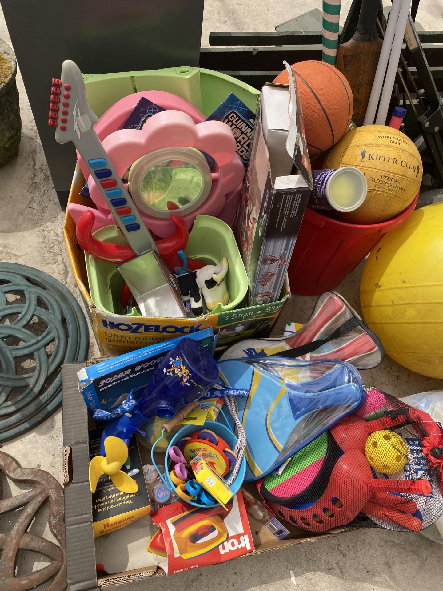 AN ASSORTMENT OF CHILDRENS TOYS AND SPORTS EQUIPMENT - Image 2 of 4