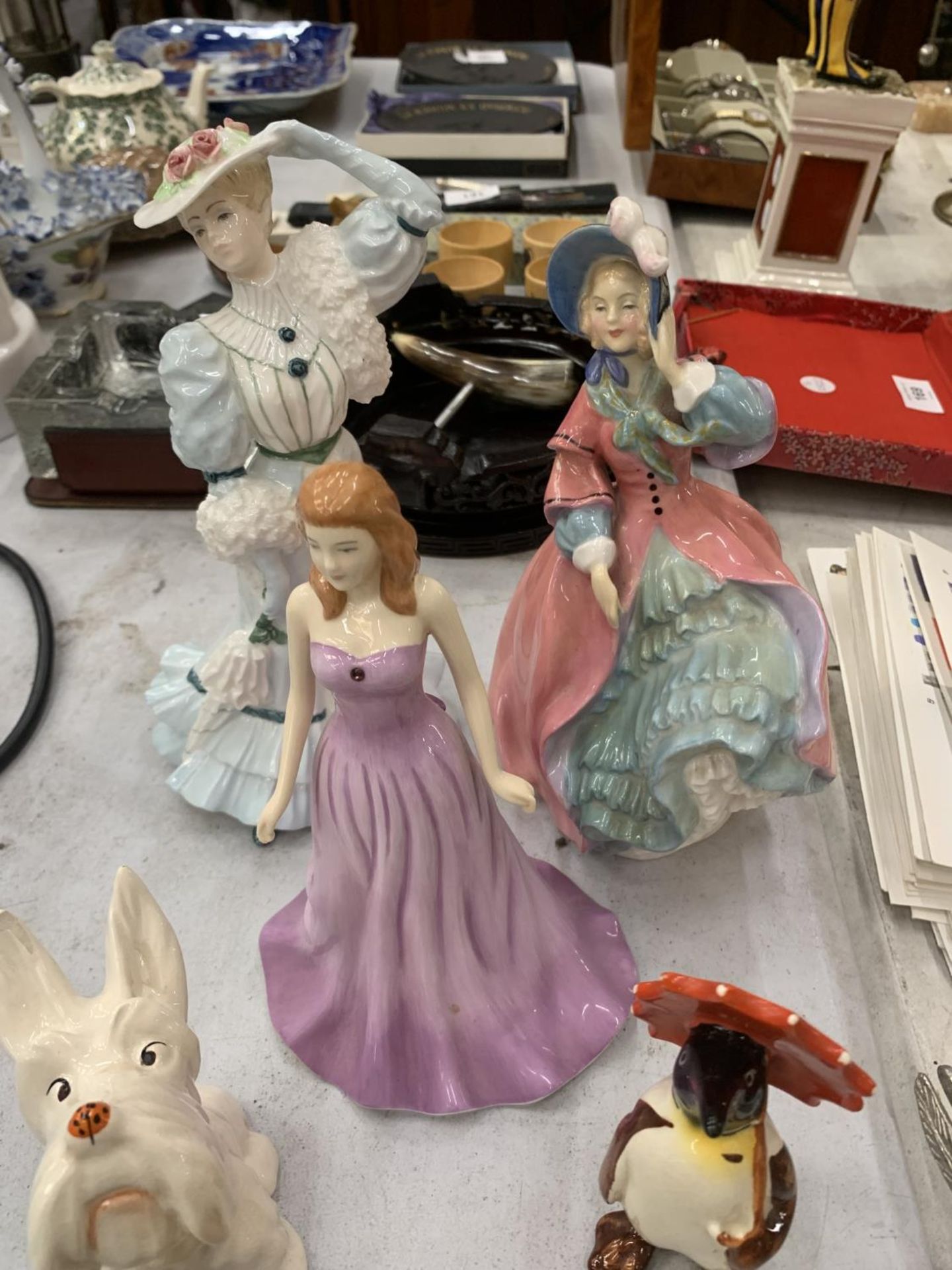 A COLLECTION OF ROYAL DOULTON AND BESWICK ANIMALS AND LADY FIGURES - ALL A/F - Image 2 of 4