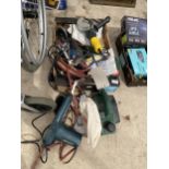 AN ASSORTMENT OF POWER TOOLS TO INCLUDE A WOOD PLANE, A FINGER SANDER AND AN ANGLE GRINDER ETC