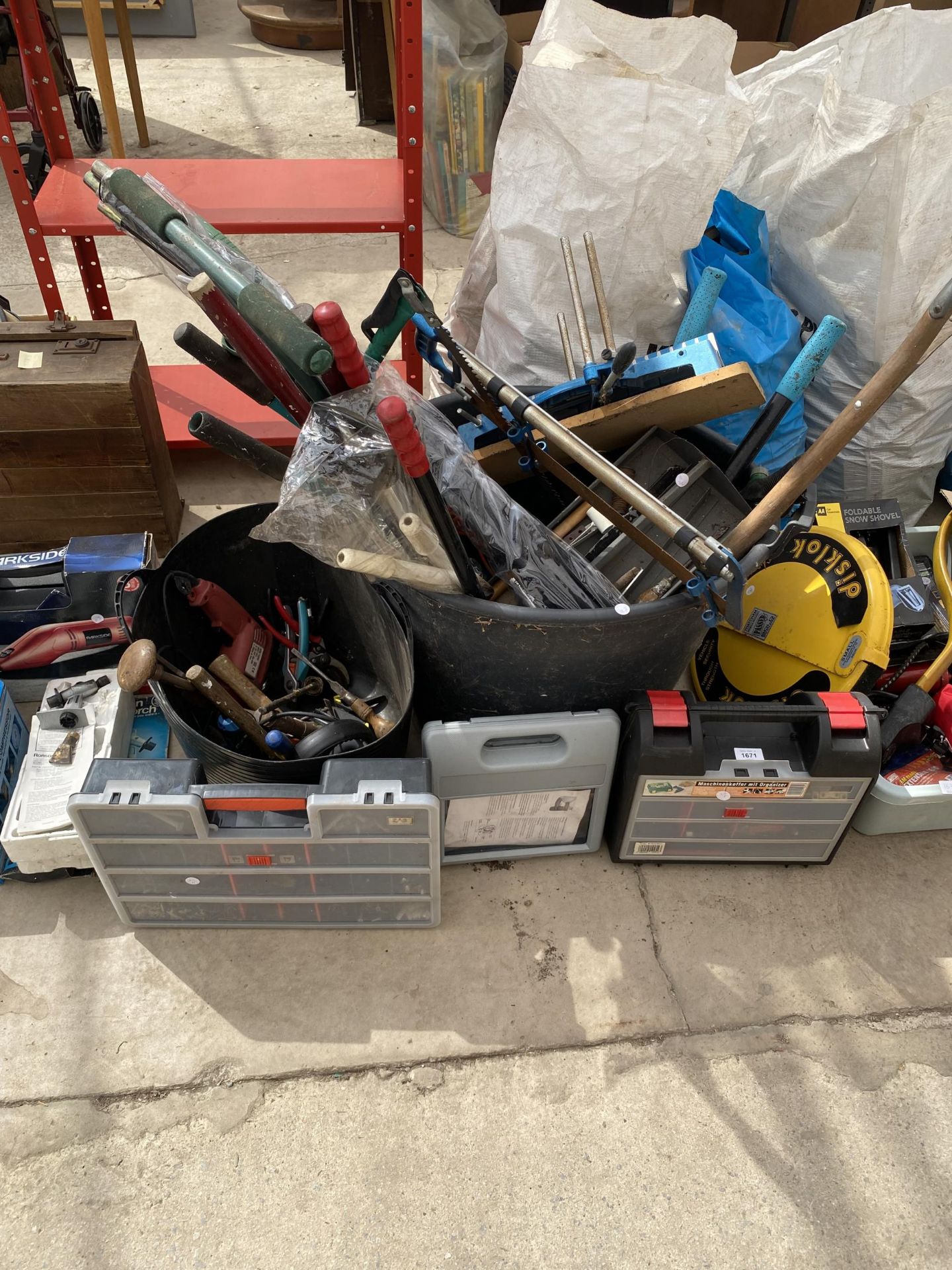 A LARGE ASSORTMENT OF TOOLS TO INCLUDE DRAINING RODS, A DRILL AND SHEARS ETC