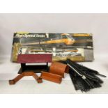 A HORNBY BOXED OO GAUGE HIGH SPEED TRAIN SET COMPRISING DOUBLE 125 LOCO, TWO PASSENGER CARRIAGES AND