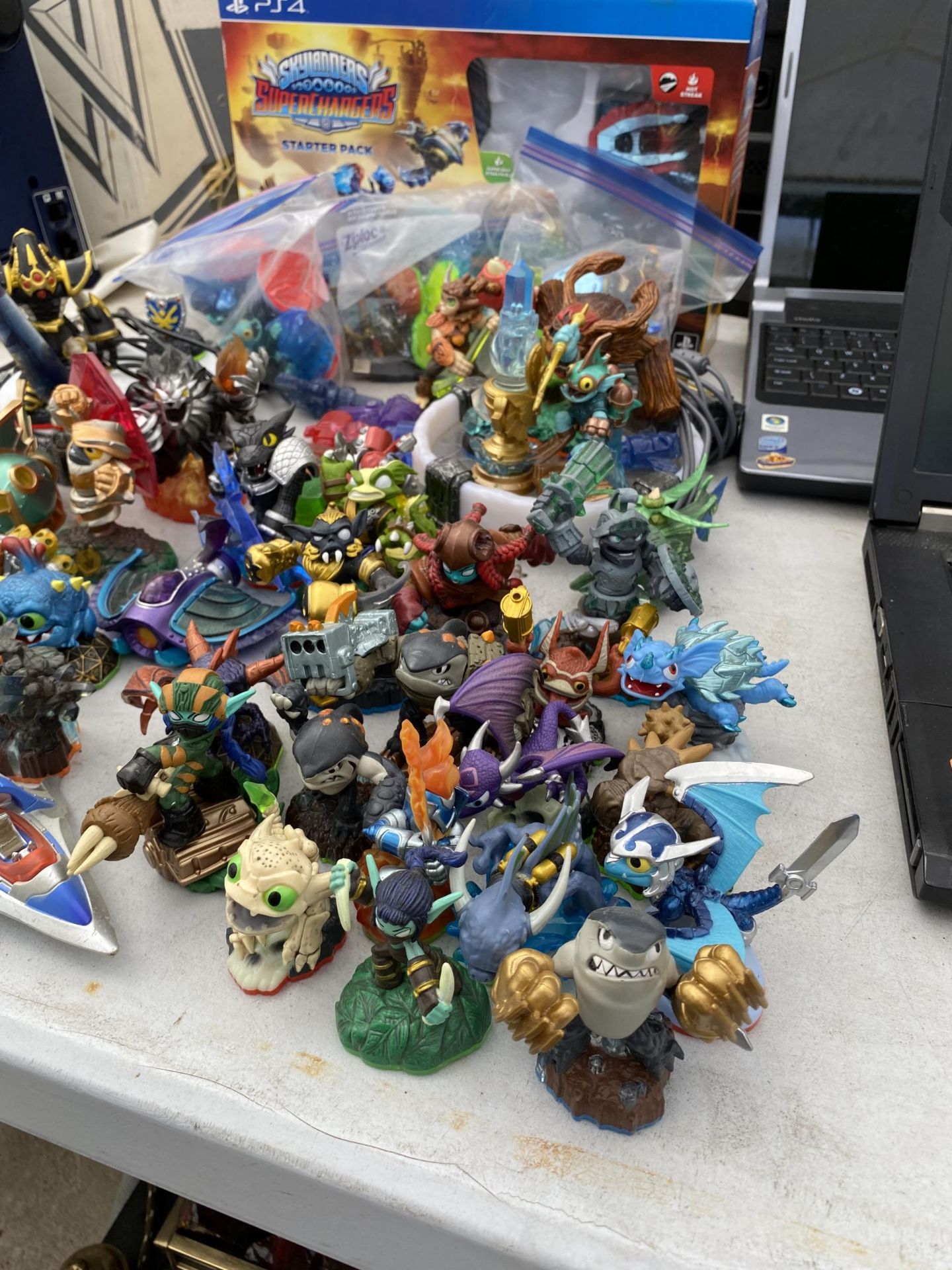 A LARGE COLLECTION OF PS4 SKYLANDERS FIGURES - Image 2 of 4