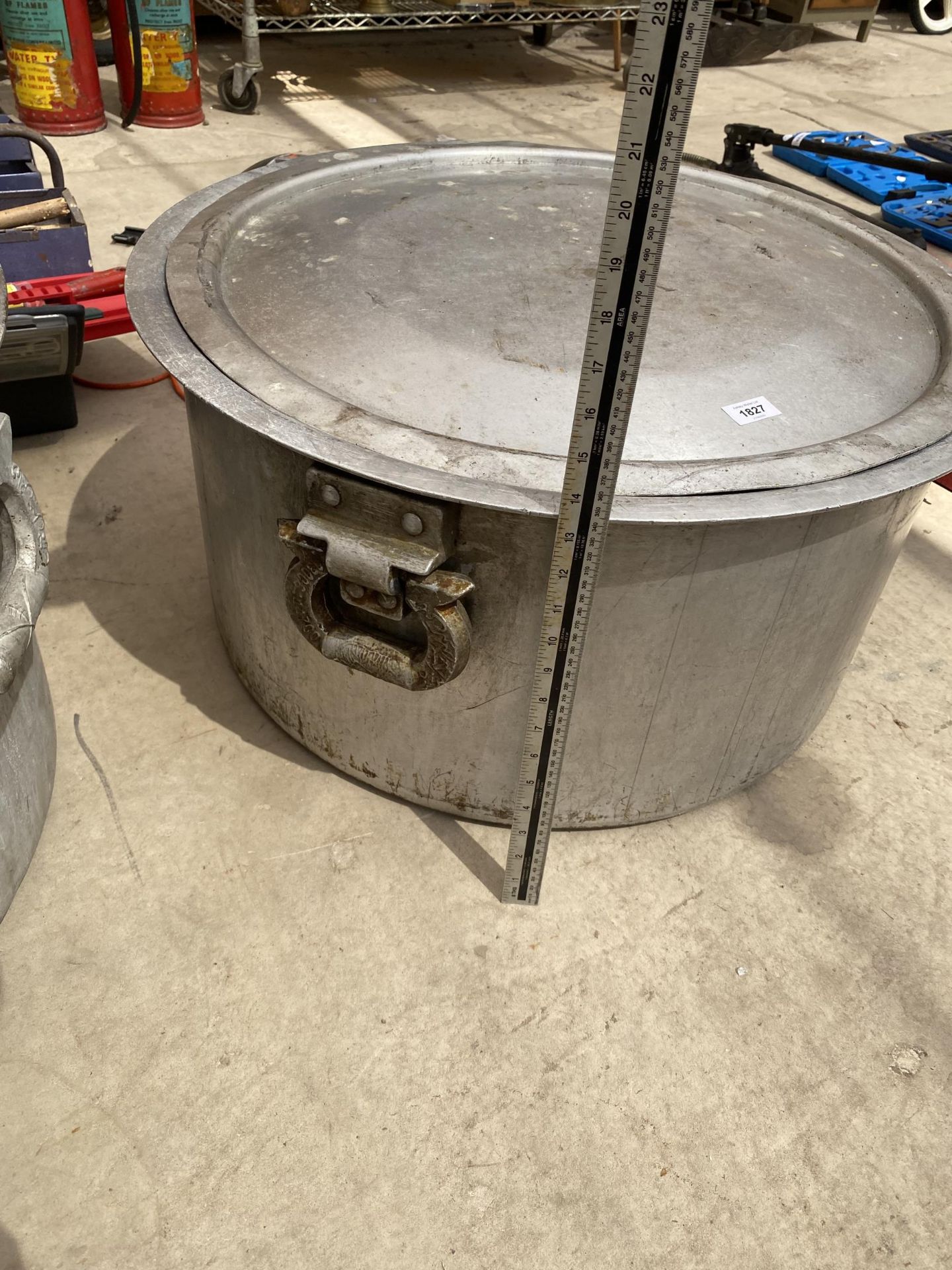 A LARGE STAINLESS STEEL COOKING POT WITH LID - Bild 3 aus 3