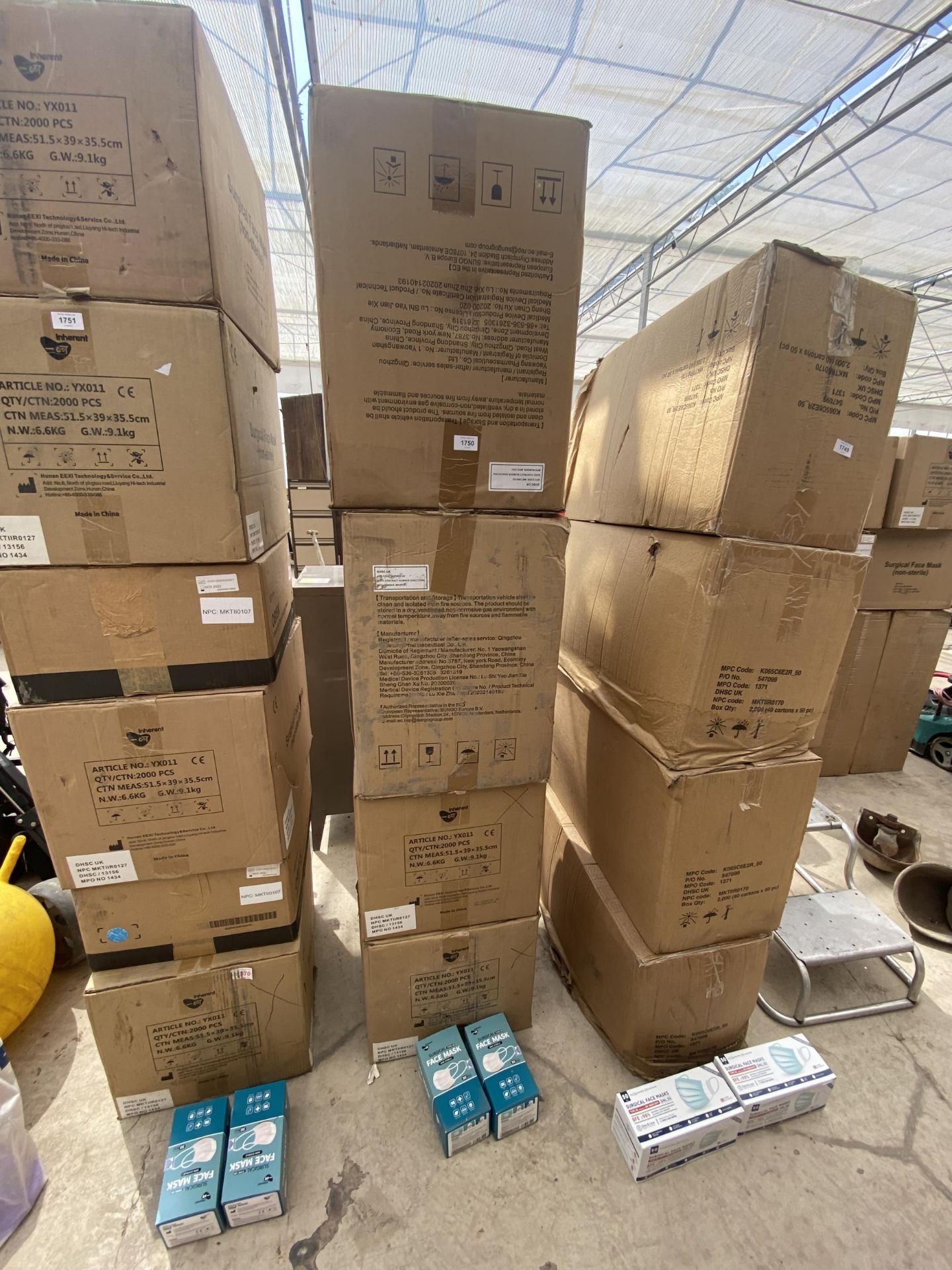 A LARGE QUANTITY OF NEW AND BOXED SERGICAL FACE MASKS