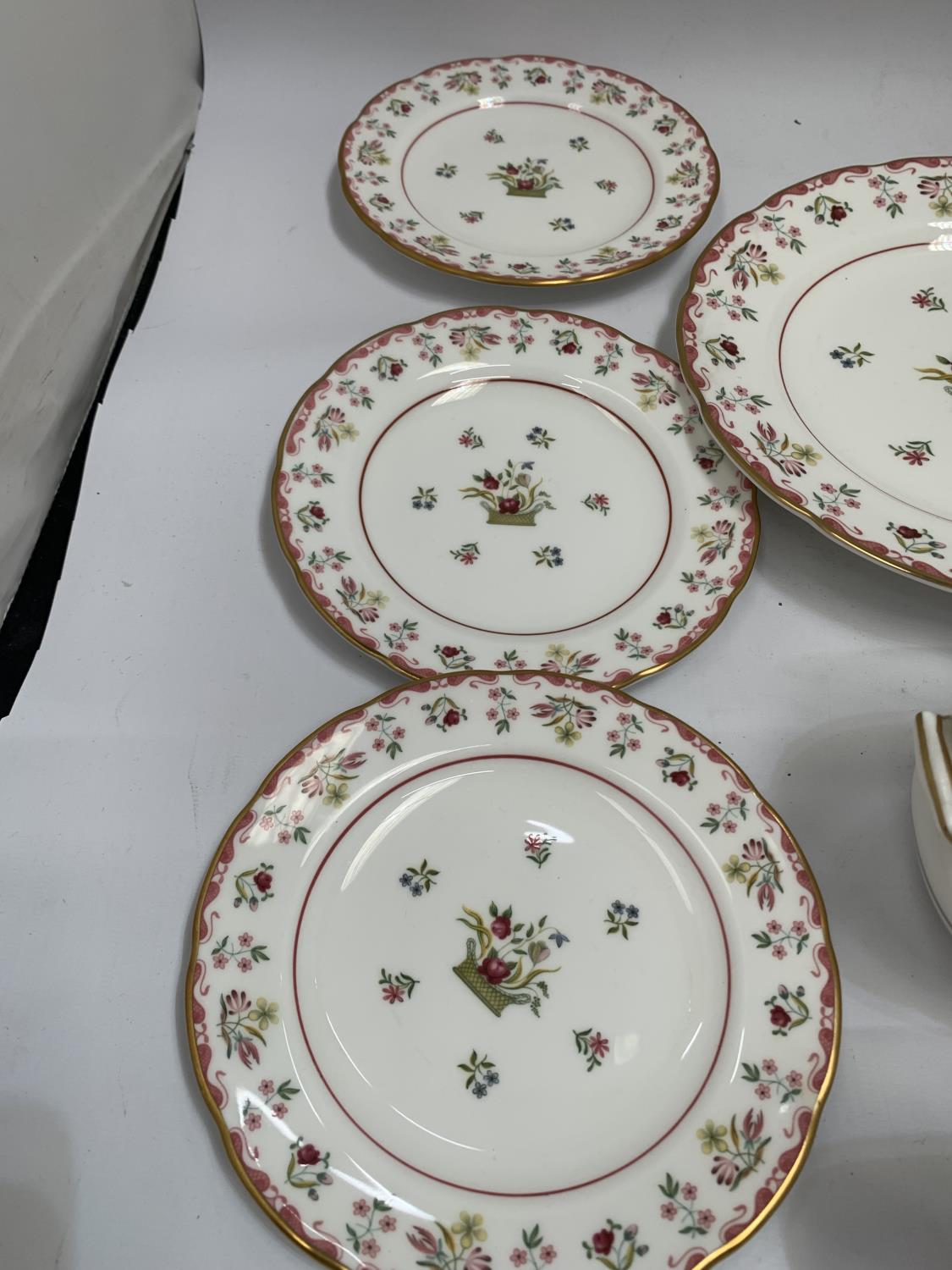 A QUANTITY OF WEDGWOOD 'BIANCA' TO INCLUDE A CAKE PLATE, SIDE PLATES, CREAM JUG AND SUGAR BOWL - Image 5 of 6