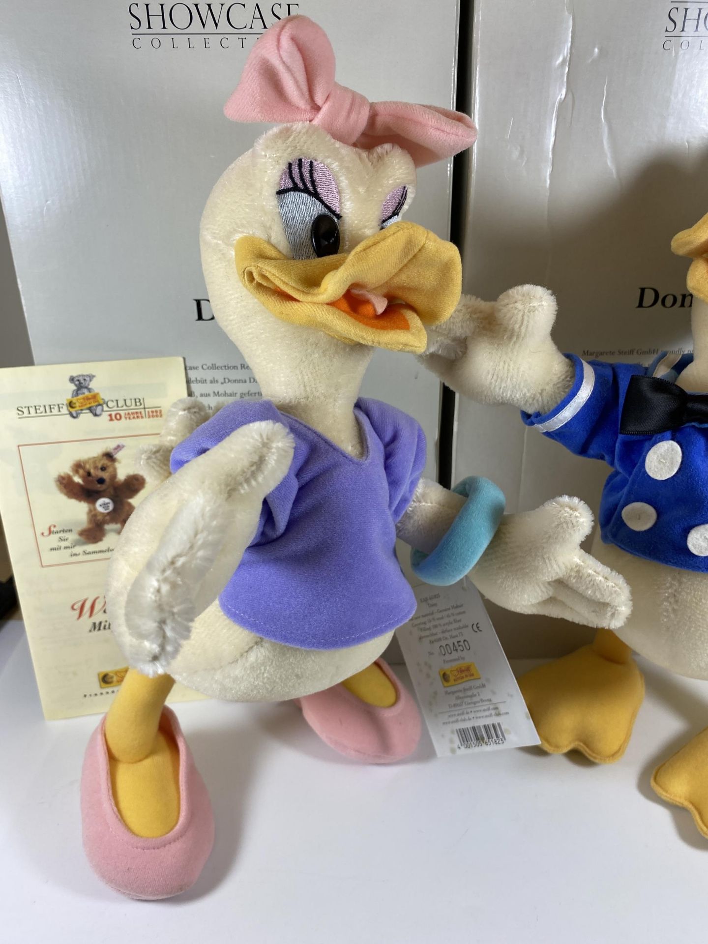 A PAIR OF LIMITED EDITION STEIFF MOHAIR DISNEY SHOWCASE COLLECTION SOFT TOY FIGURES, BOTH BOXED - Image 3 of 8